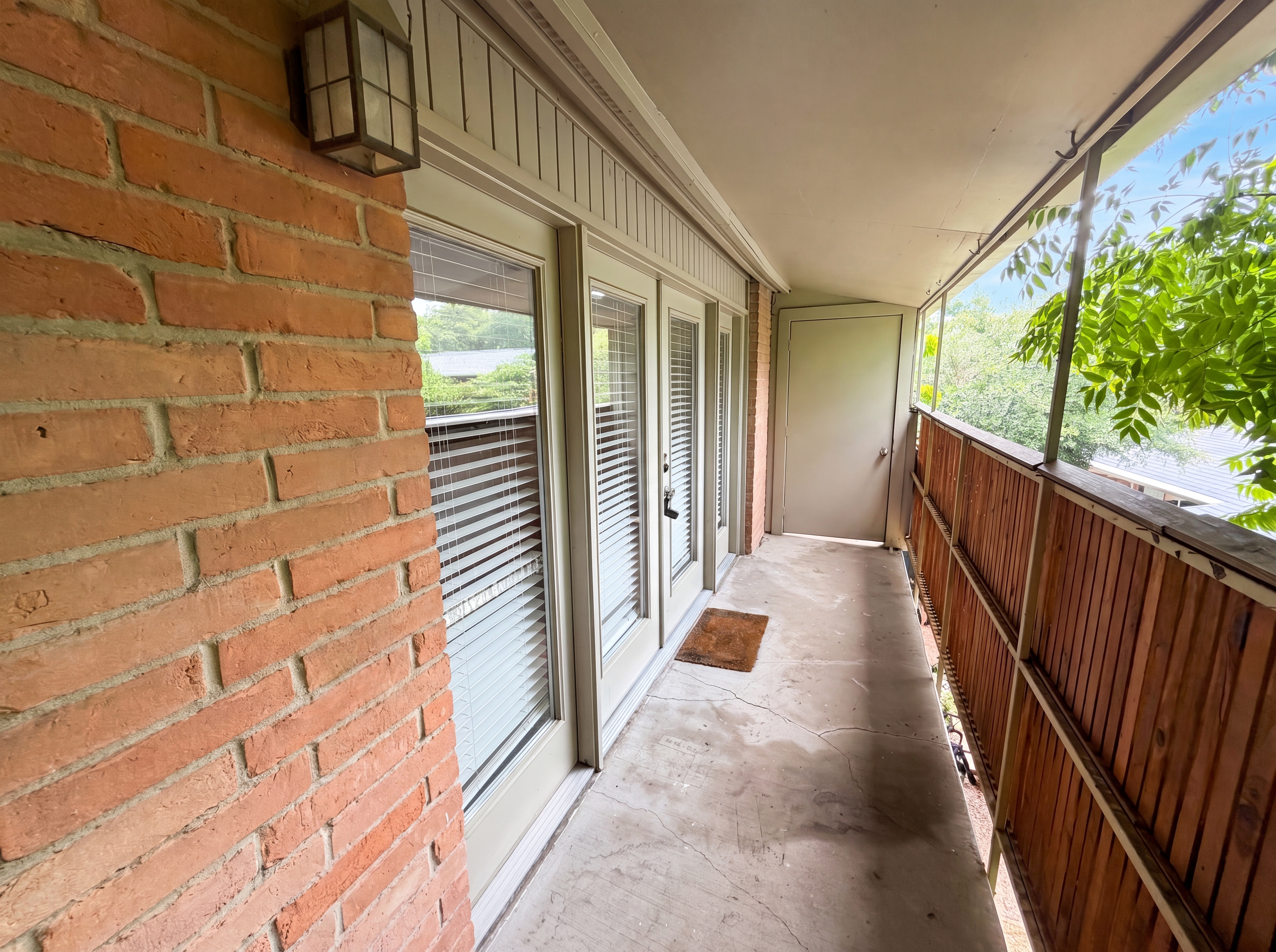 Photo 15 of 17 of 3938 W Alabama St, Houston, TX