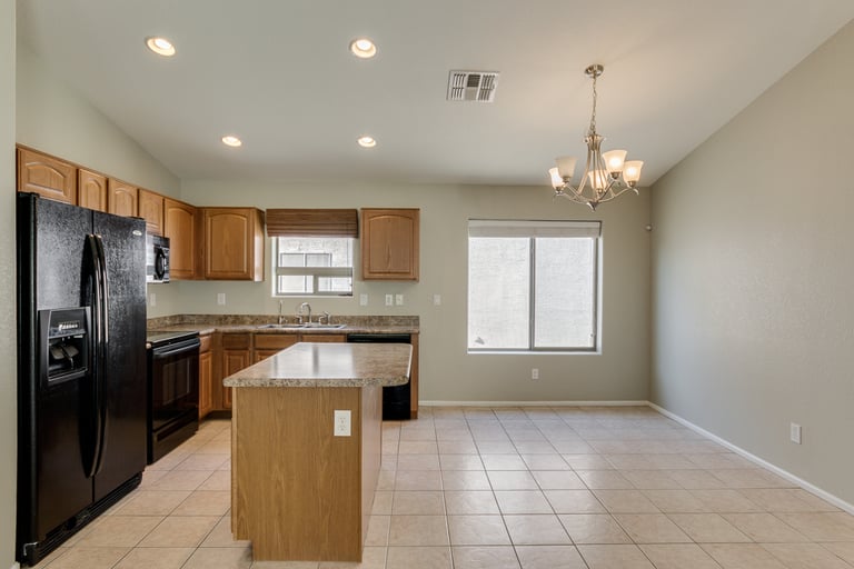 Photo 4 of 29 - 4182 E Tanzanite Ln, San Tan Valley, AZ 85143