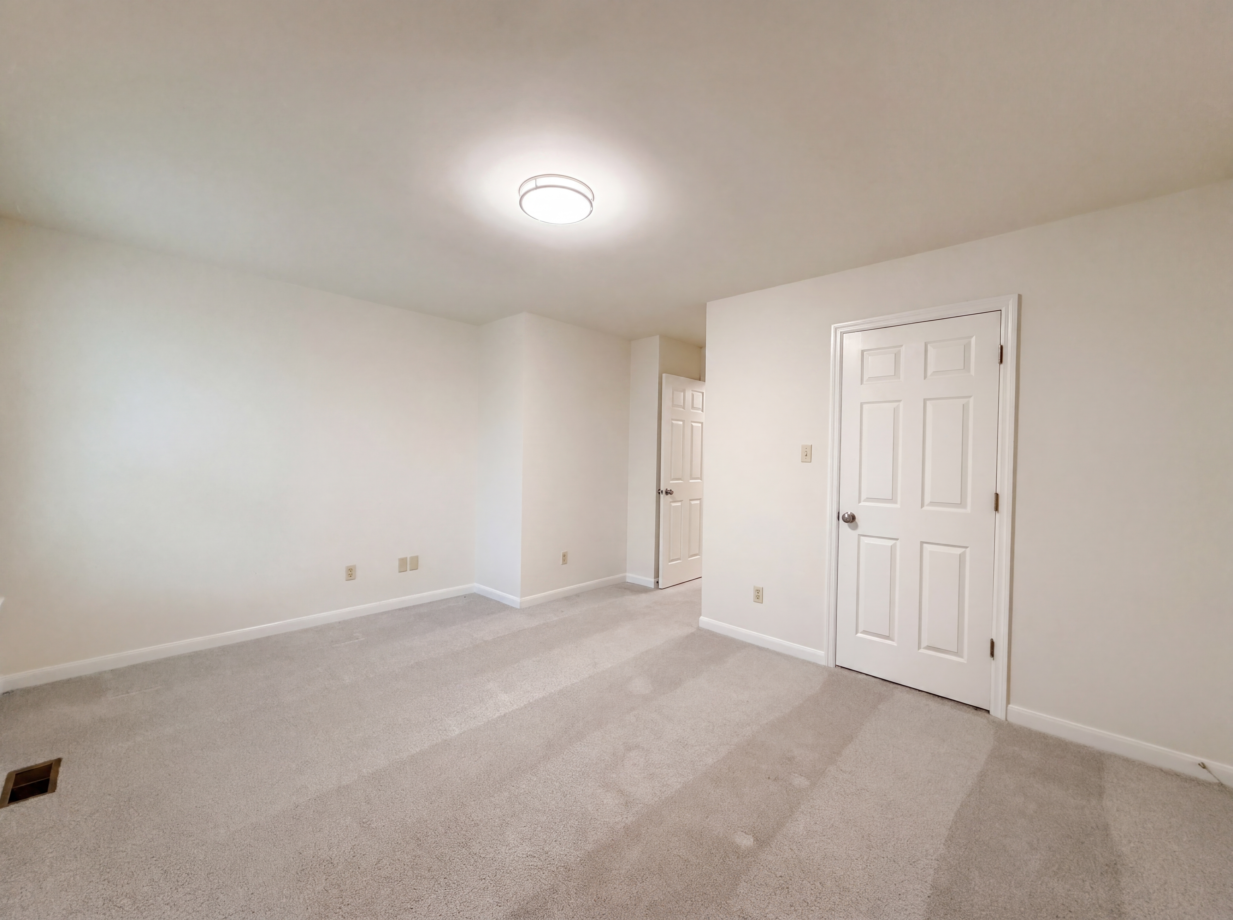 Photo 17 of 26 of 2212 Harborside Dr, DARDENNE PRAIRIE, MO