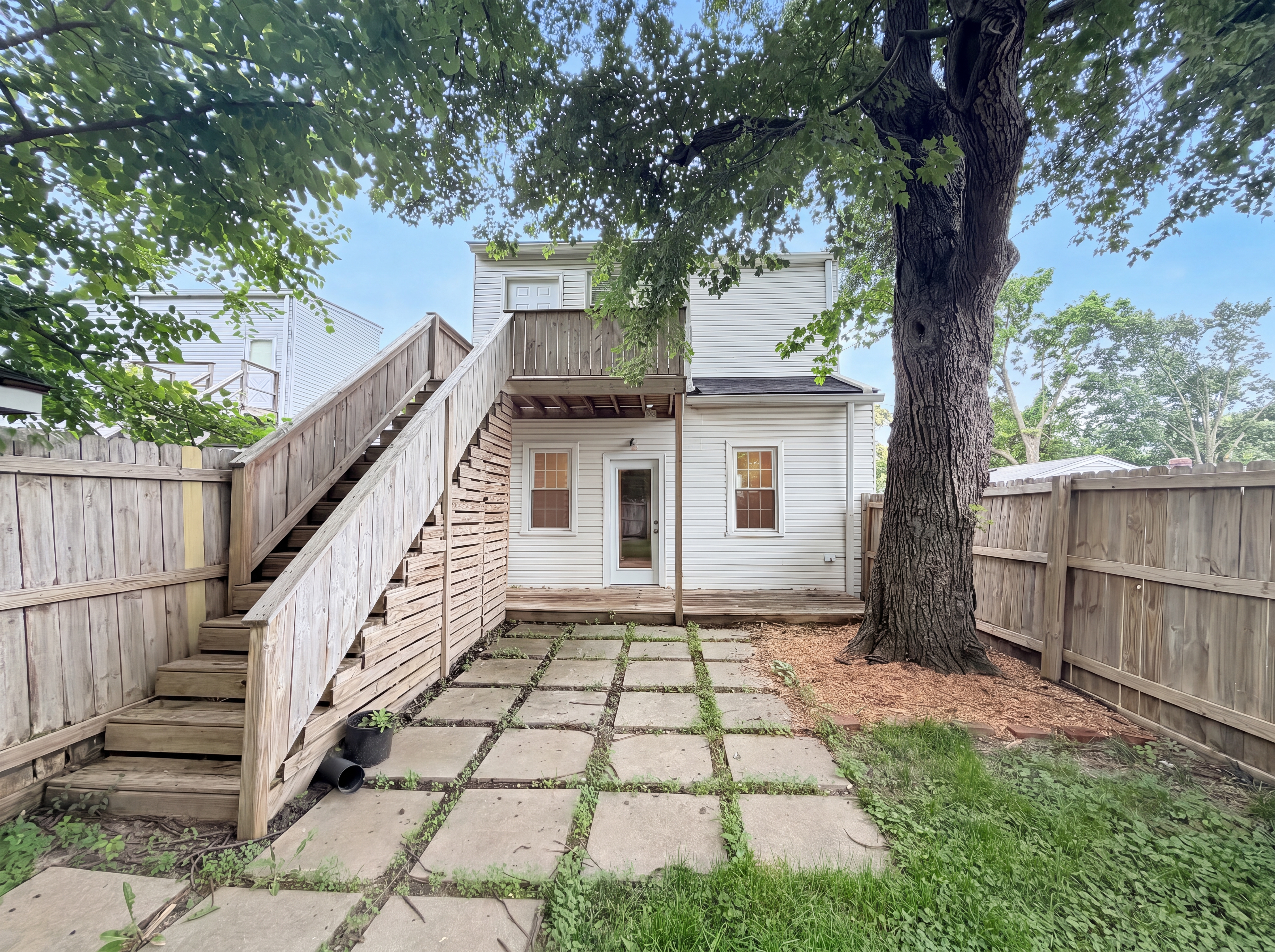 Photo 5 of 27 of 1011 Rogers St, Louisville, KY