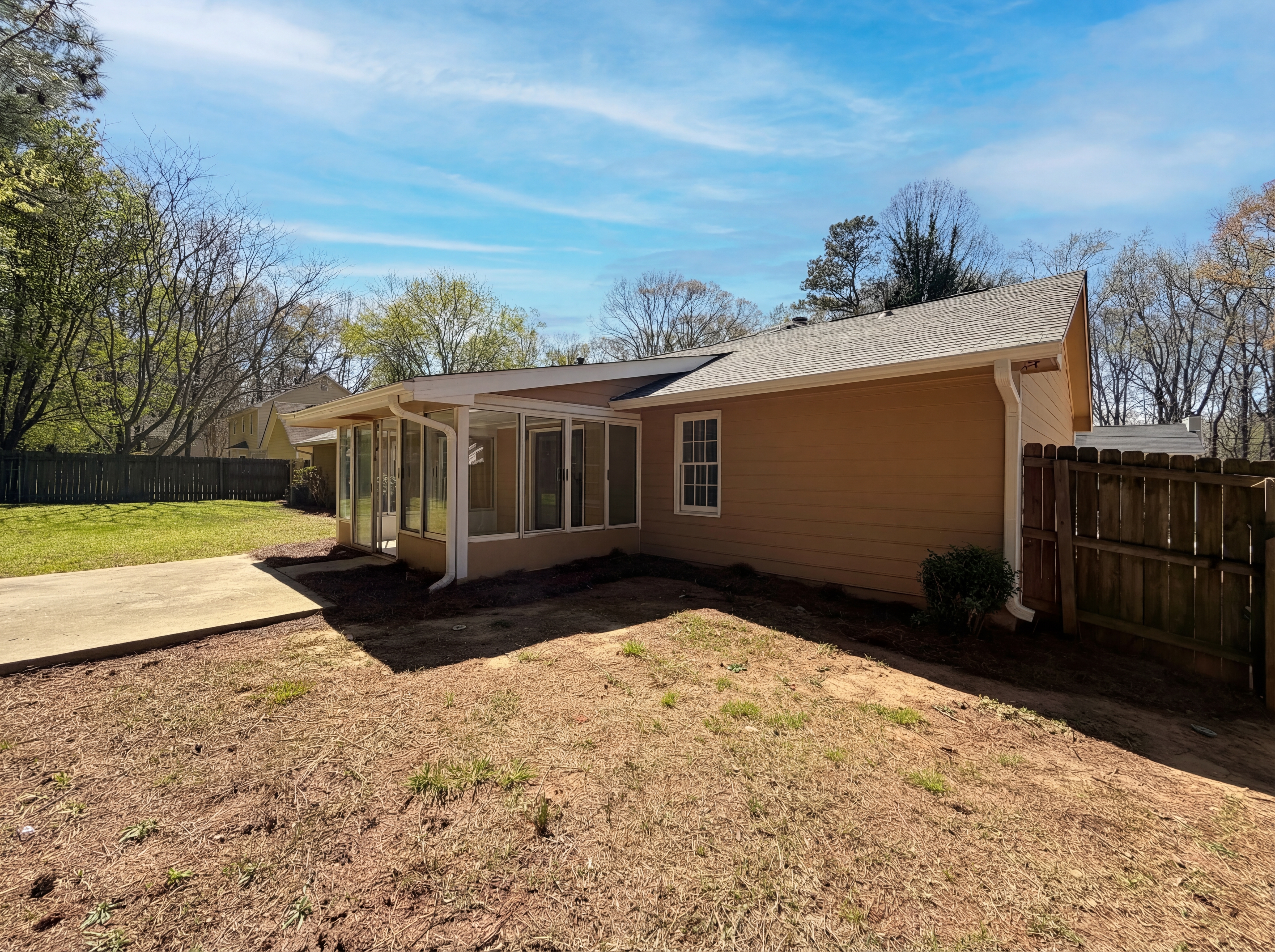 Photo 5 of 18 of 5003 Henson Dr SW, Mableton, GA