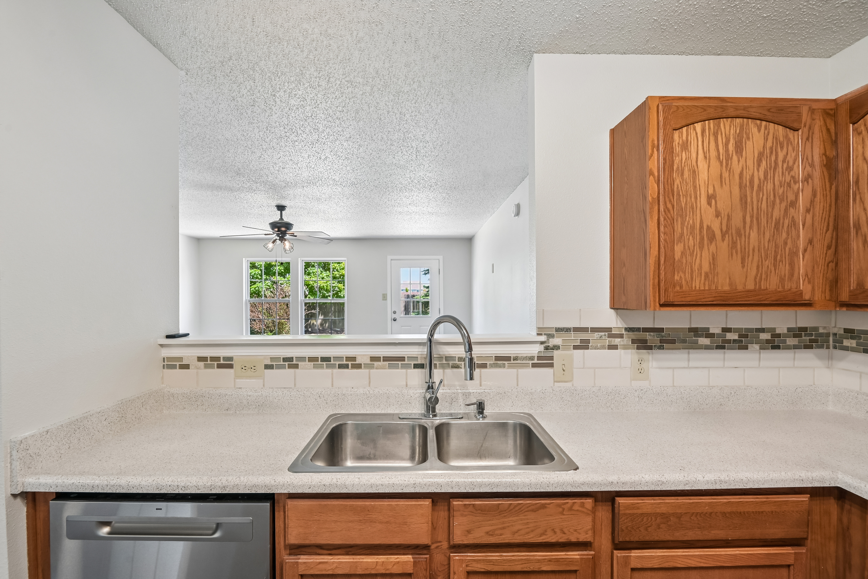 Photo 12 of 36 of 503 Bourneside Dr, Greenfield, IN