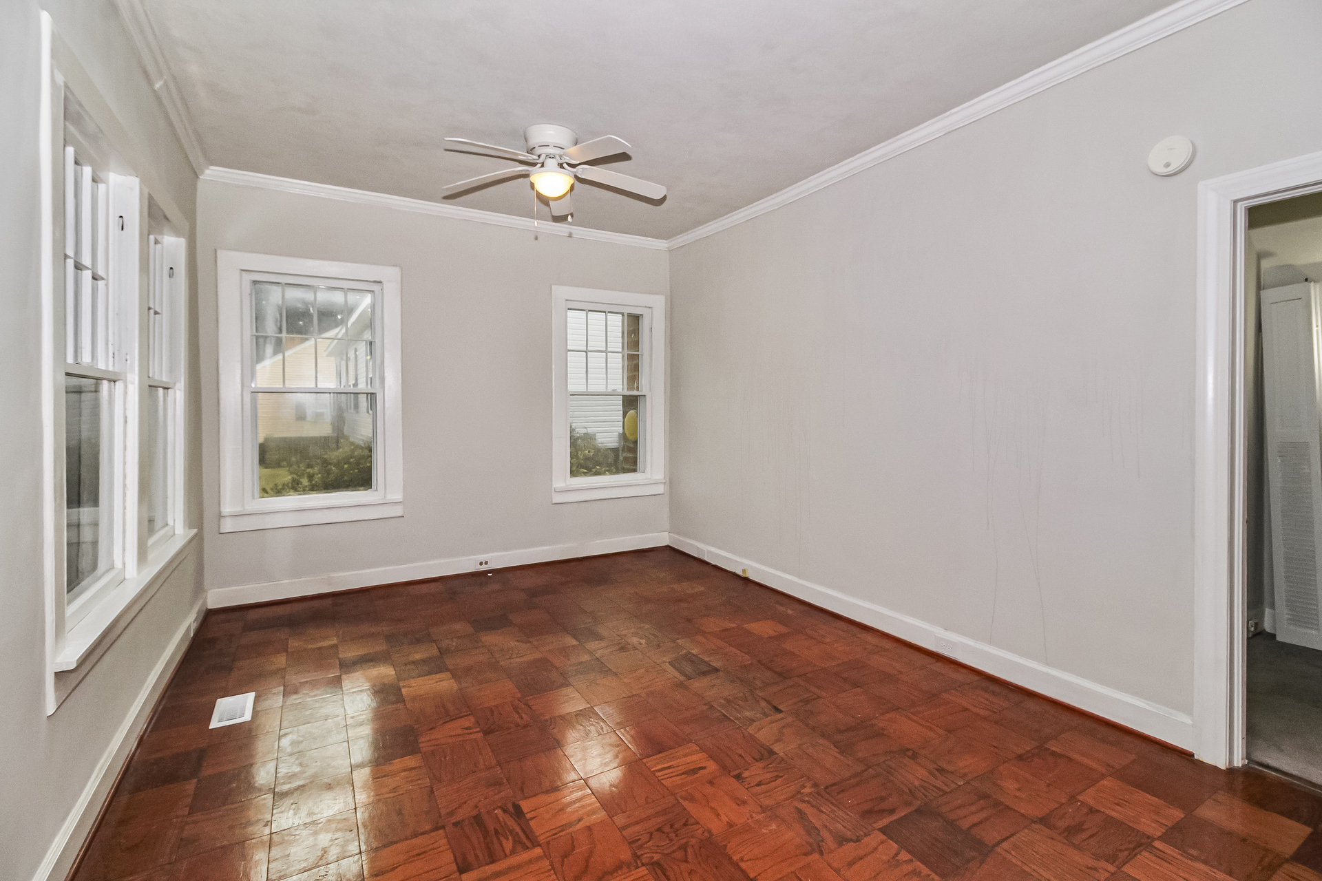 Photo 7 of 22 of 114 E Clay St, Whiteville, NC