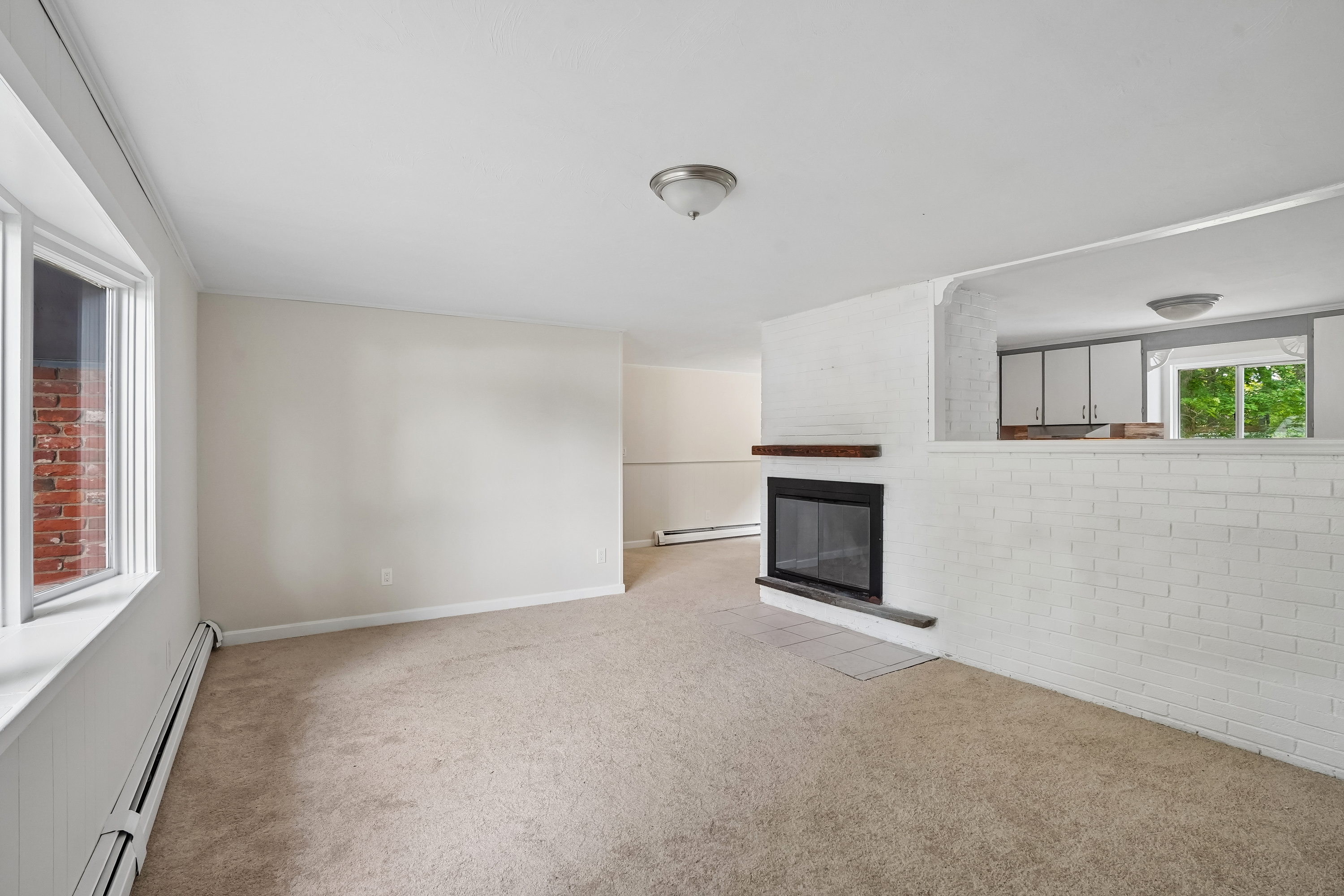 Photo 3 of 27 of 237 Hovenden Ave, Brockton, MA