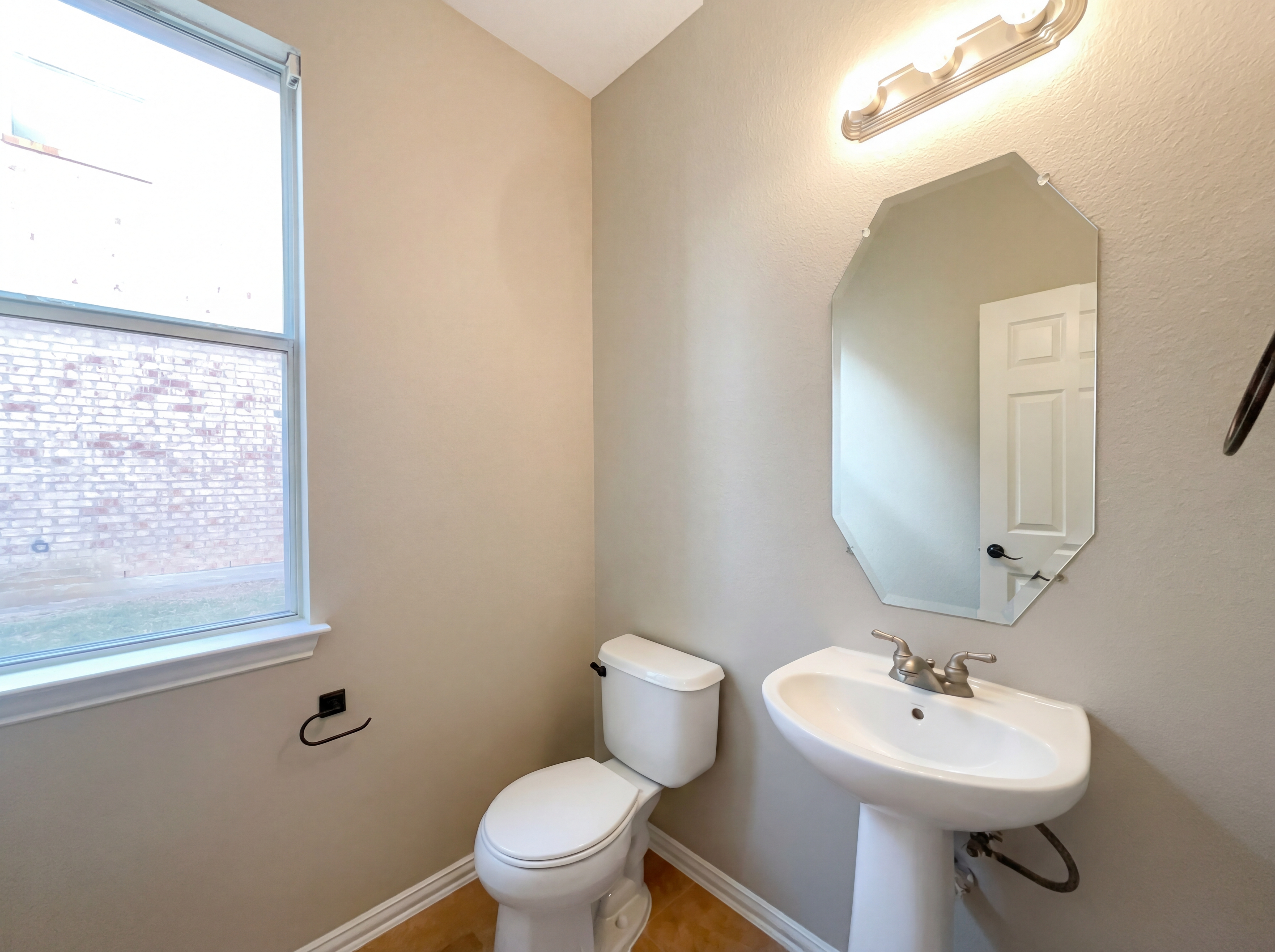 Photo 12 of 21 of 11963 Henderson Dr, Frisco, TX