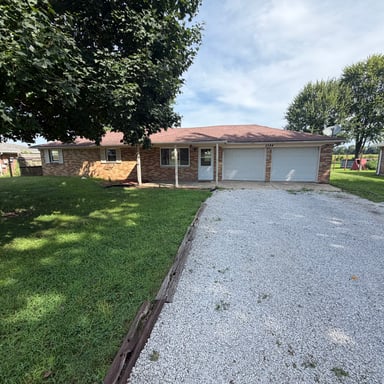 Property photo 1 of 2584 E Phylbeck Ave