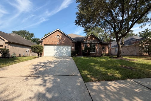 Photo 1 of 18 of 20402 Willow Trace Dr, Cypress, TX