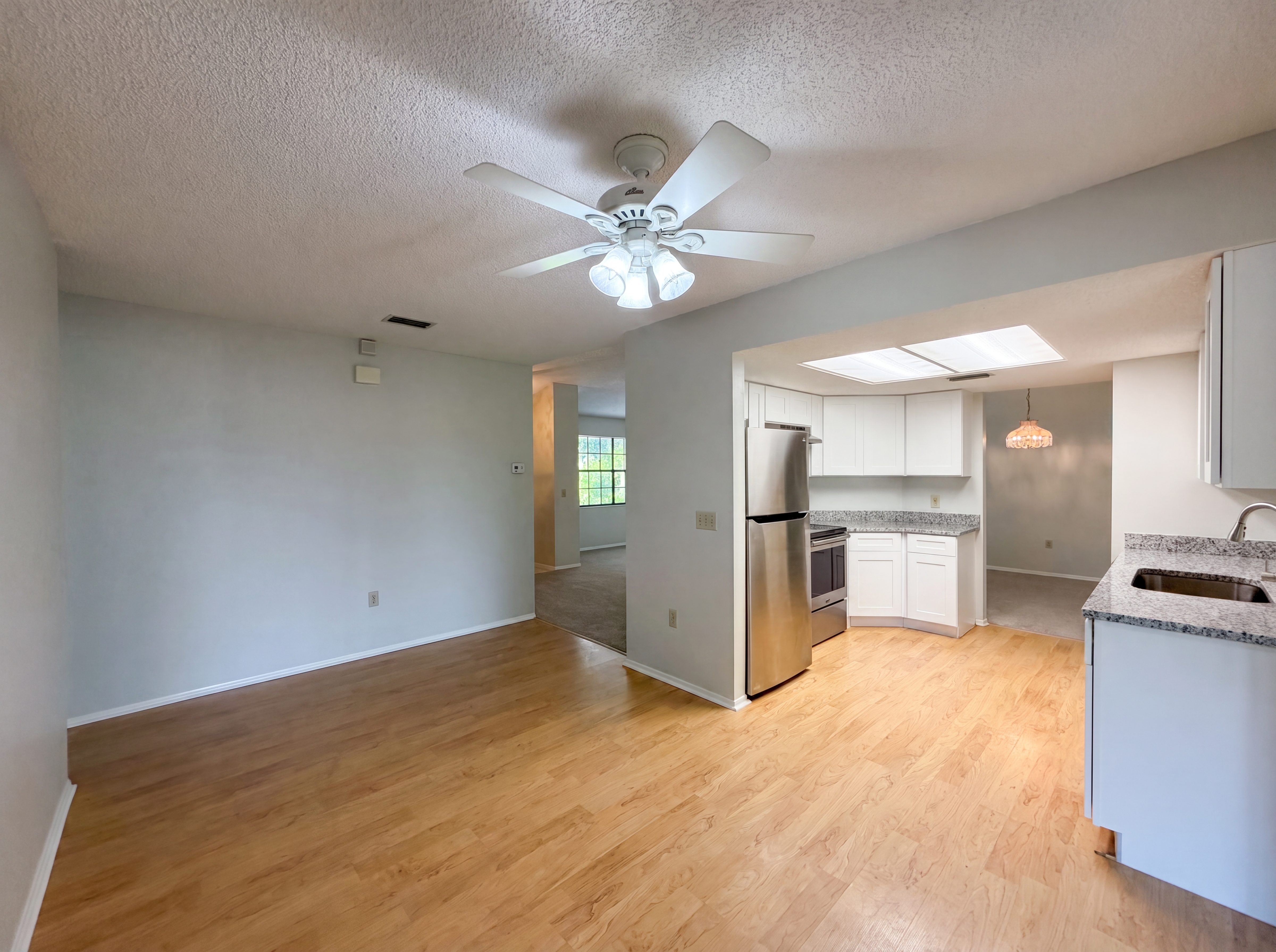 Photo 12 of 21 of 12620 Bay Hill Dr, Grand Island, FL