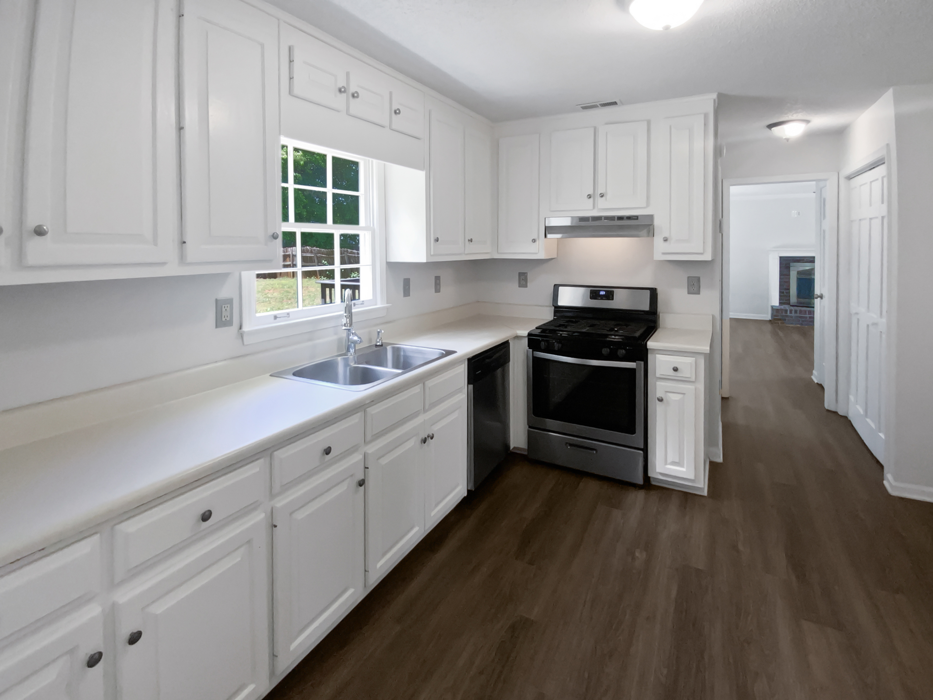 Photo 6 of 29 of 225 Woodfield Ct, McDonough, GA