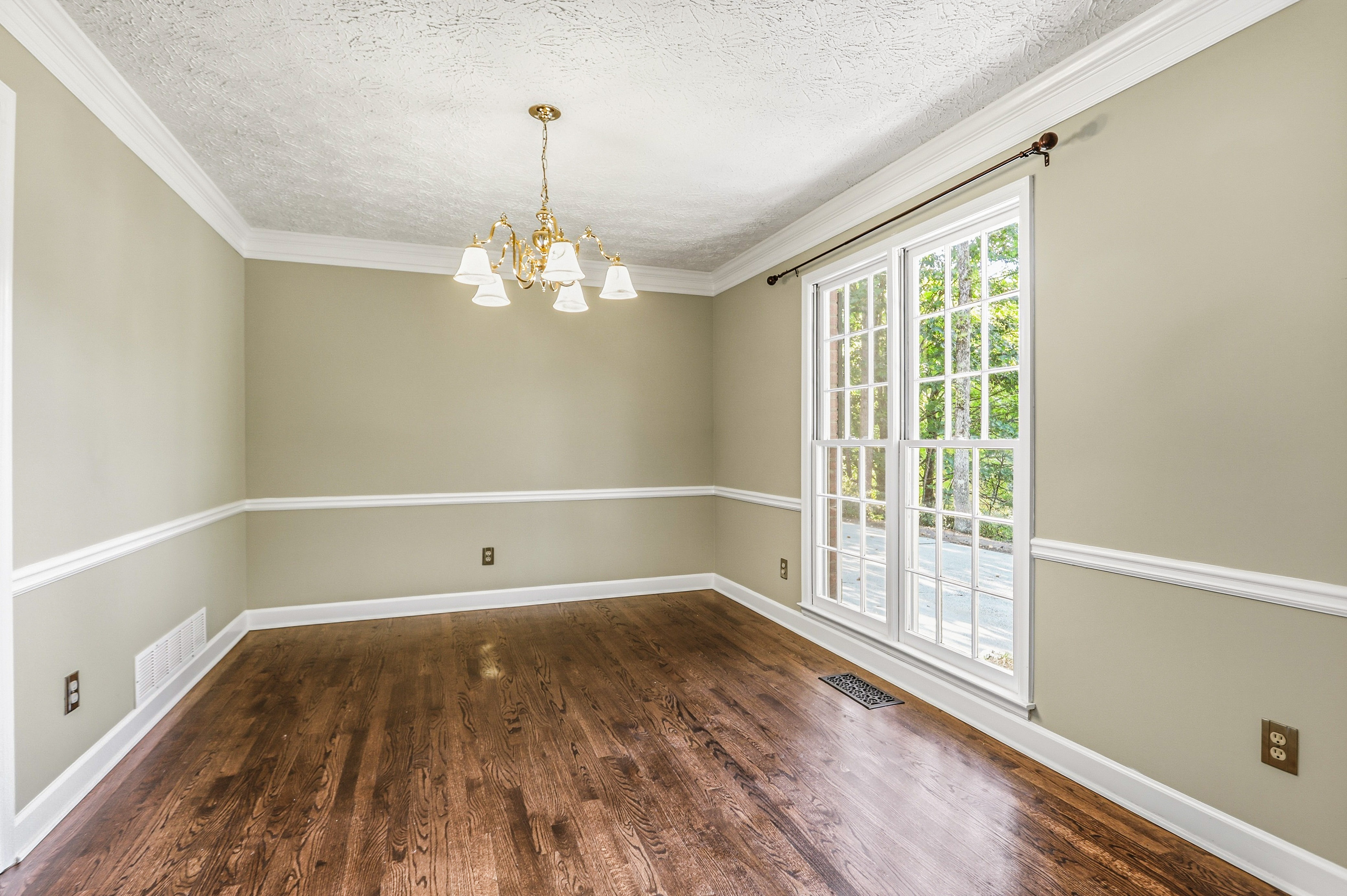 Photo 13 of 56 of 2696 S Arbor Dr, Marietta, GA