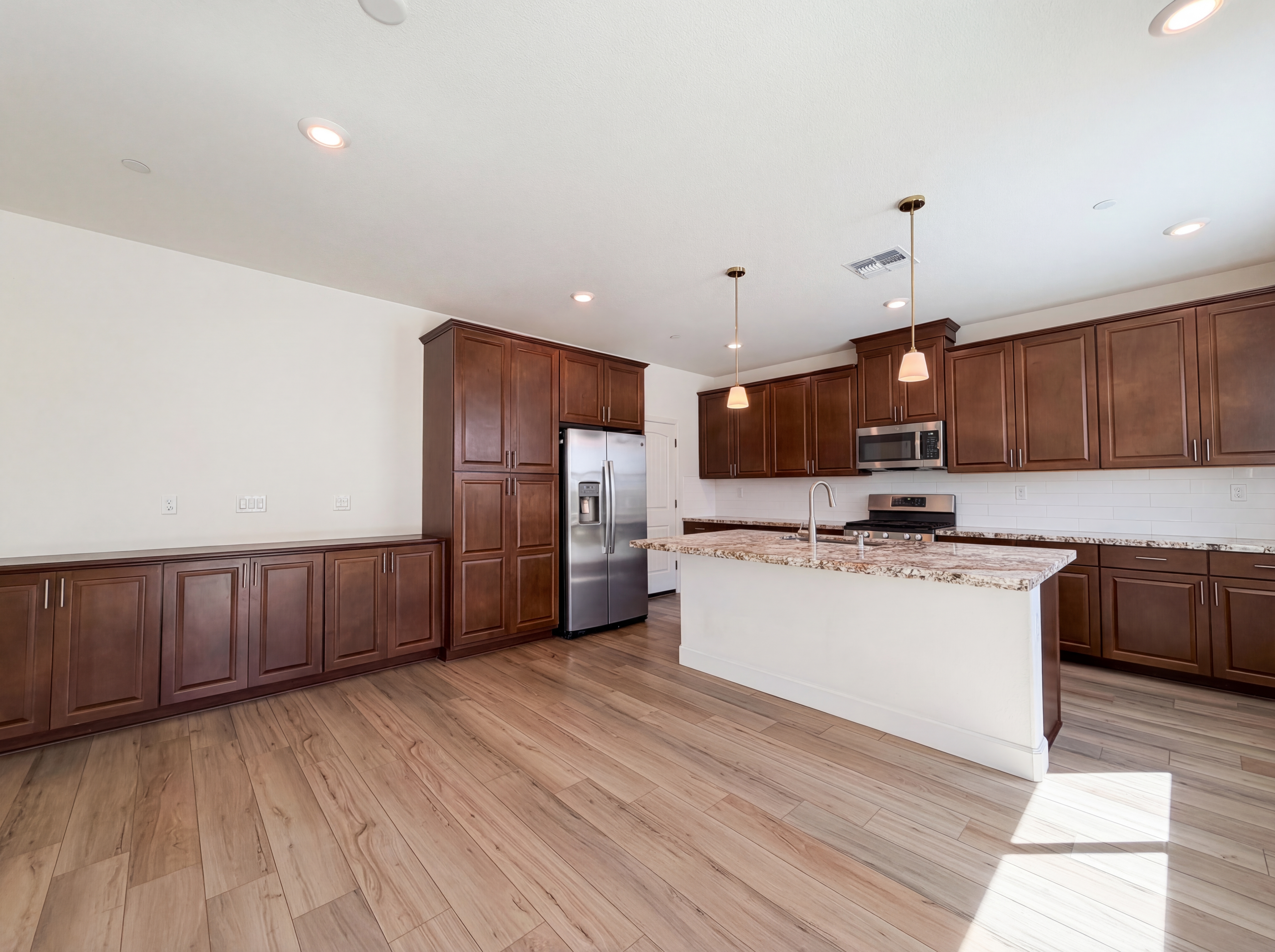 Photo 16 of 42 of 8778 Encore Way, Elk Grove, CA