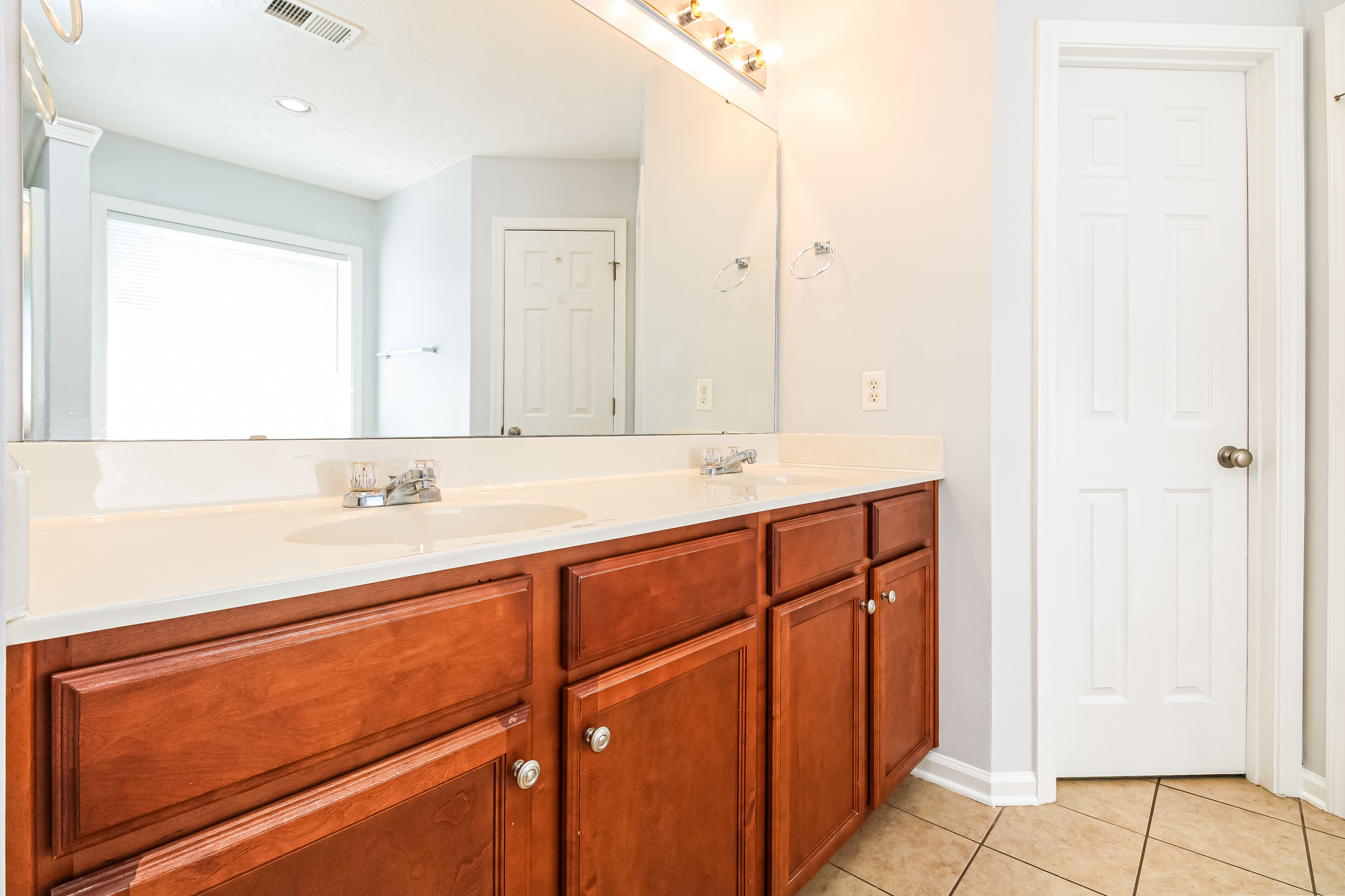 Photo 10 of 18 of 247 Brooksdale Dr, Columbia, SC