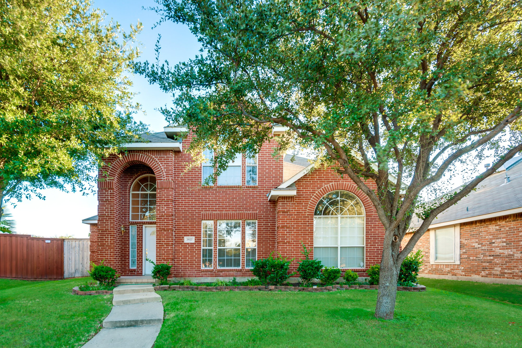 Photo 1 of 27 - 3927 Willow Bend Dr, The Colony, TX 75056