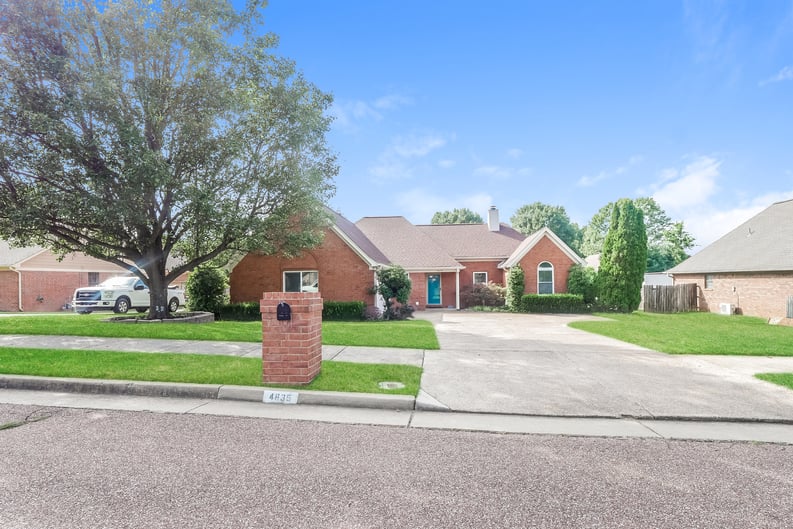 Property photo 1 of 4635 Shadow Field Ln