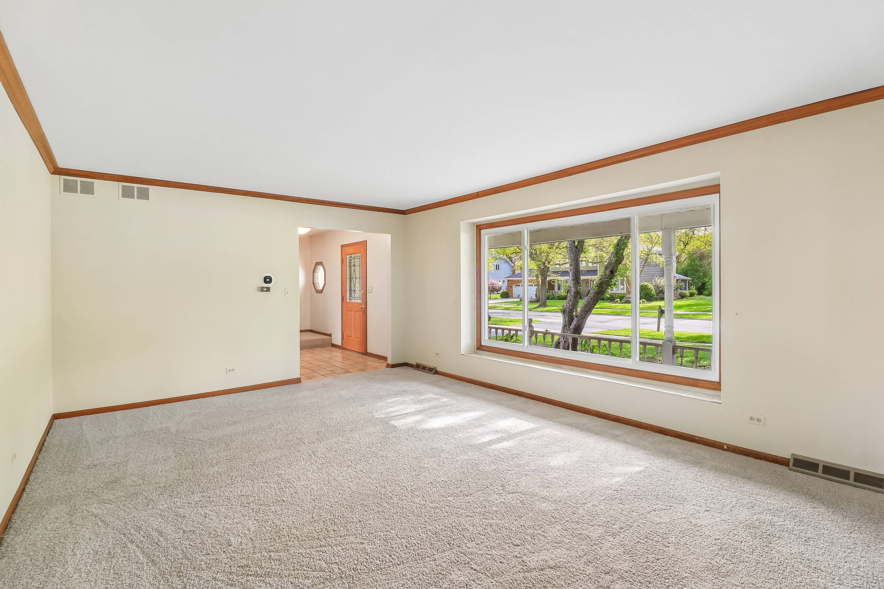 Photo 21 of 41 of 733 Buttonwood Cir, Naperville, IL