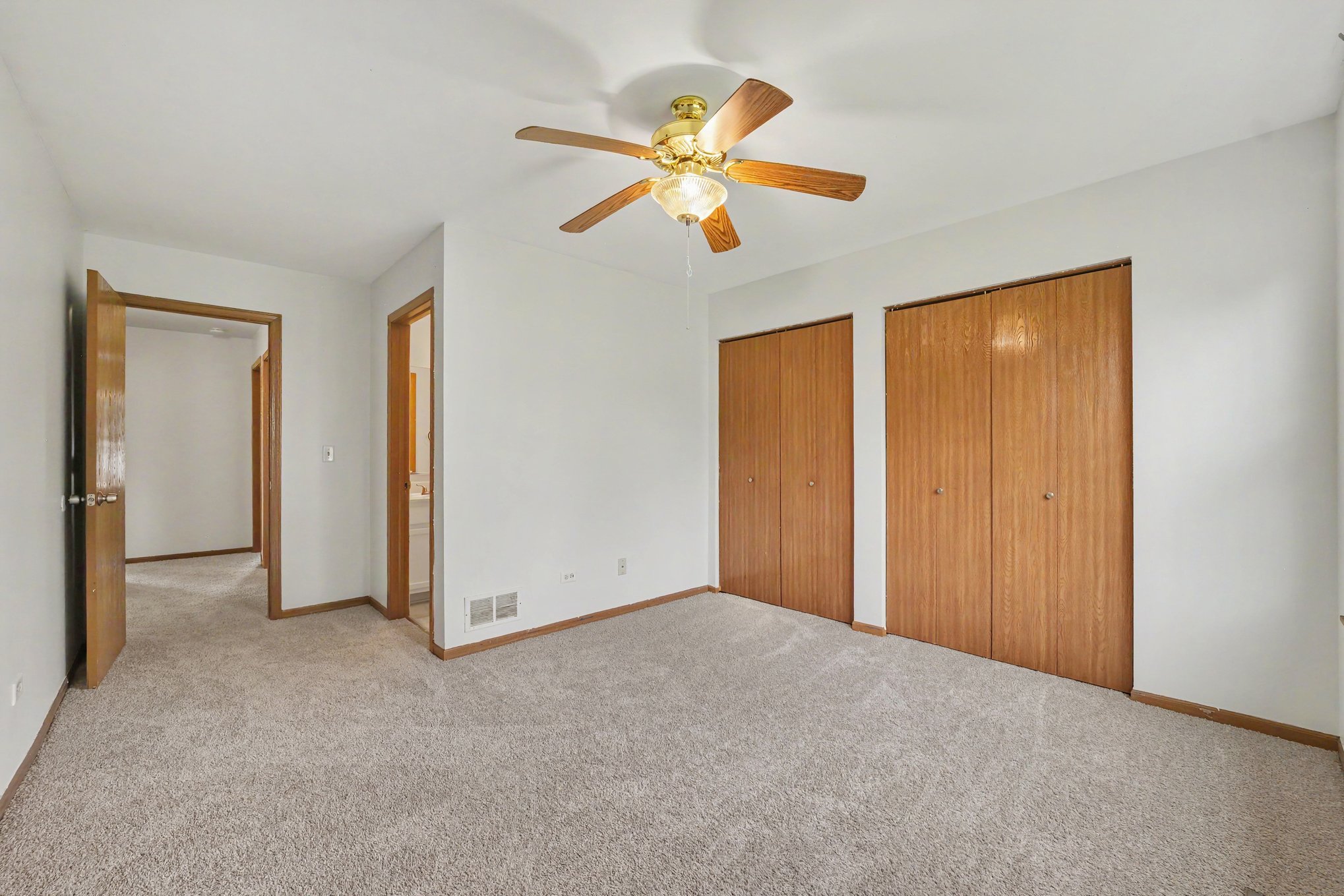 Photo 4 of 16 of 3512 Portsmouth Dr, Zion, IL