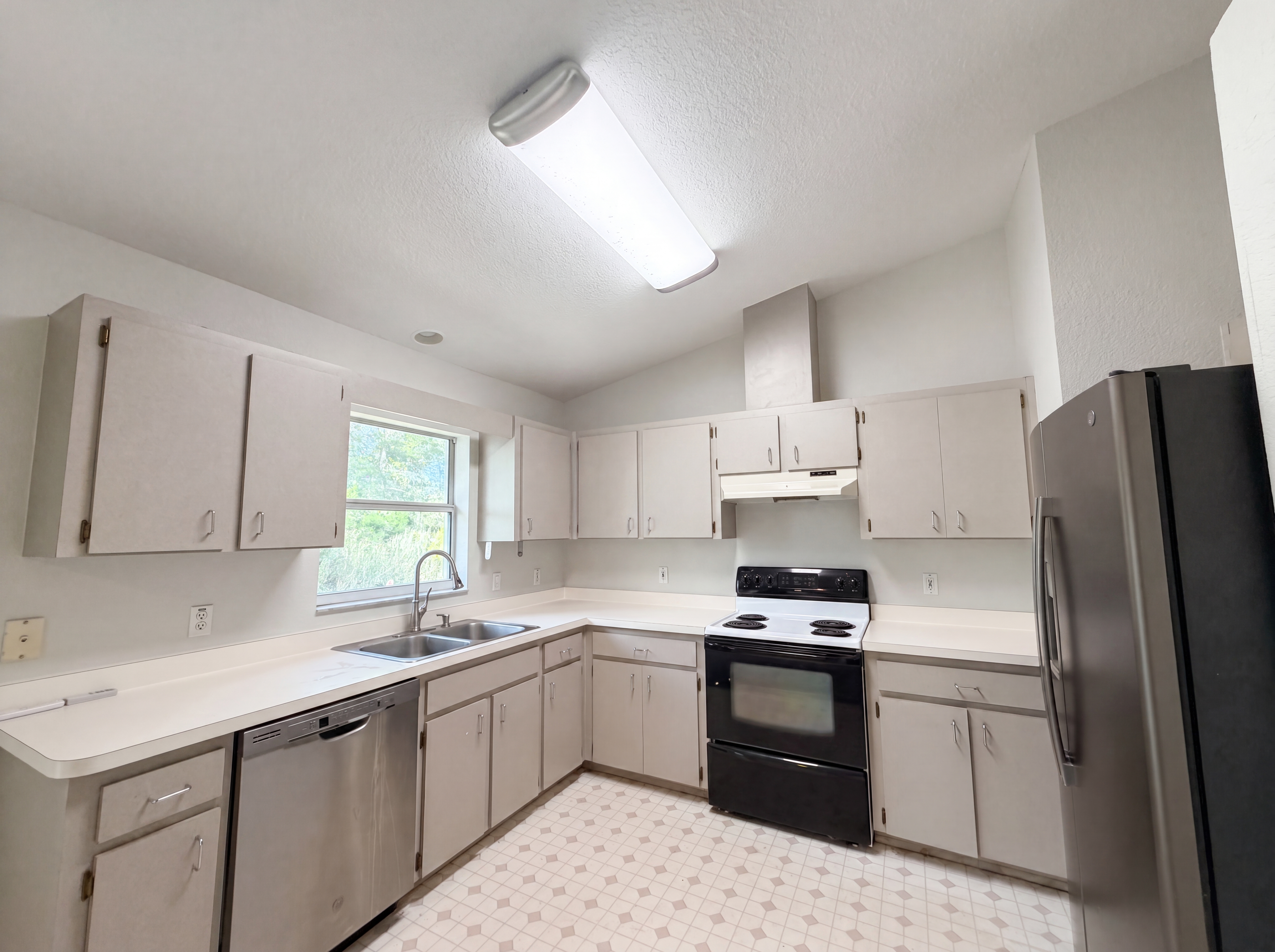Photo 2 of 25 of 17956 SW 25th Avenue Rd, Ocala, FL