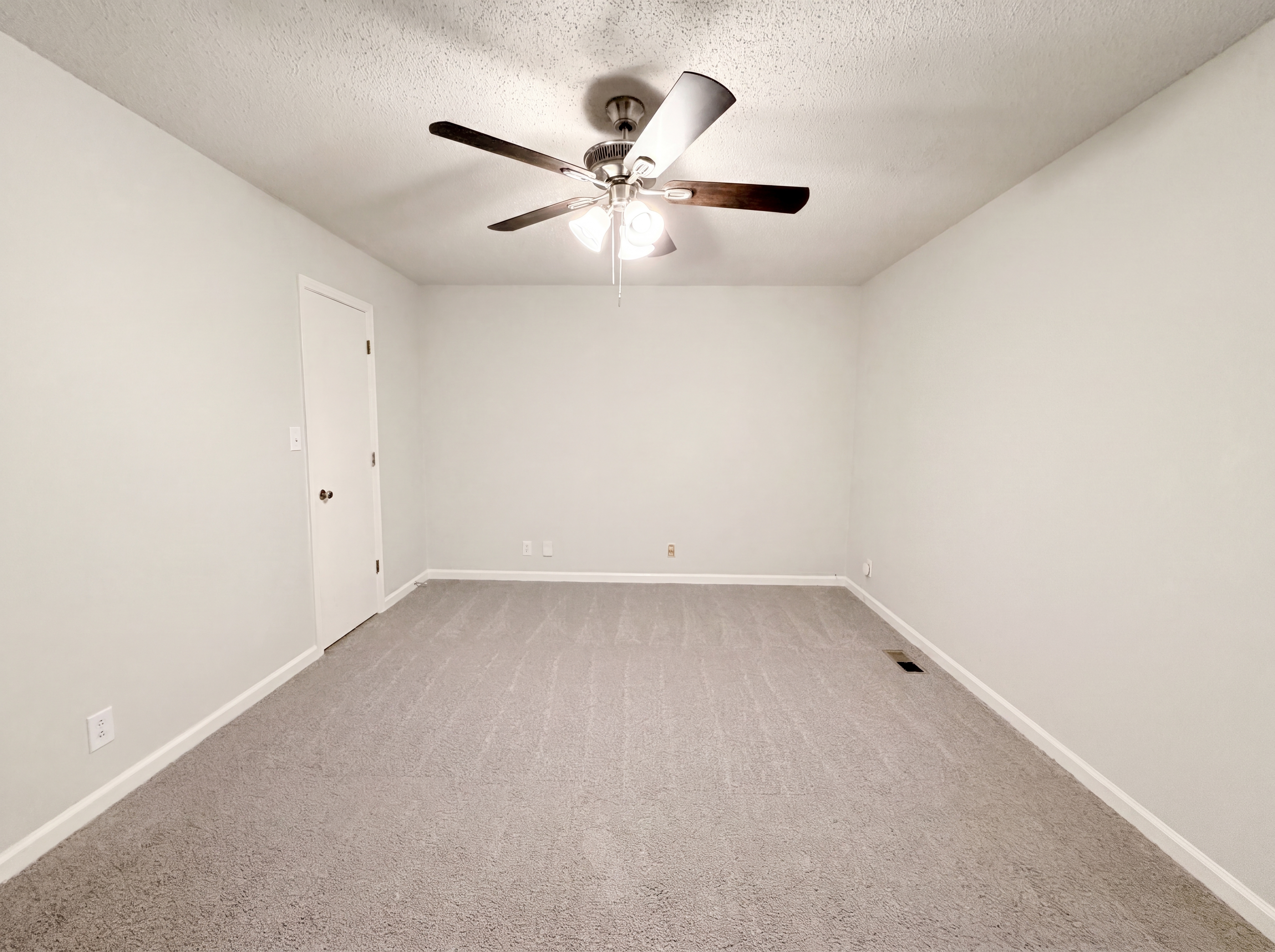 Photo 4 of 20 of 166 Kirby Dr, Clarksville, TN