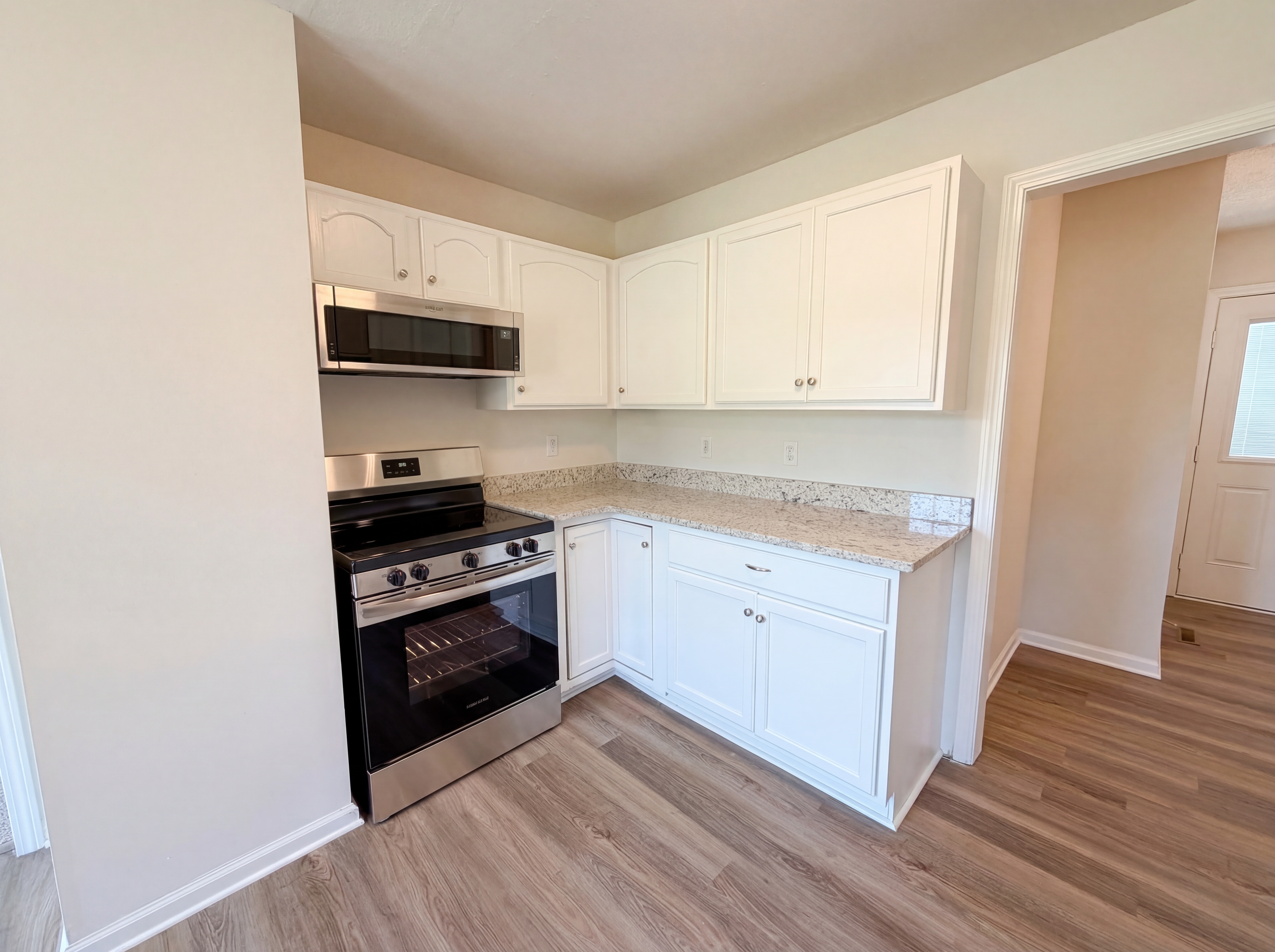 Photo 8 of 23 of 1666 Sparkleberry Dr, Clarksville, TN