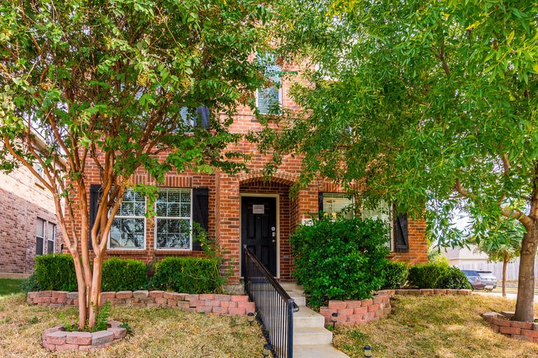 Photo 1 of 38 - 3625 Camino Real Trl, Denton, TX 76208