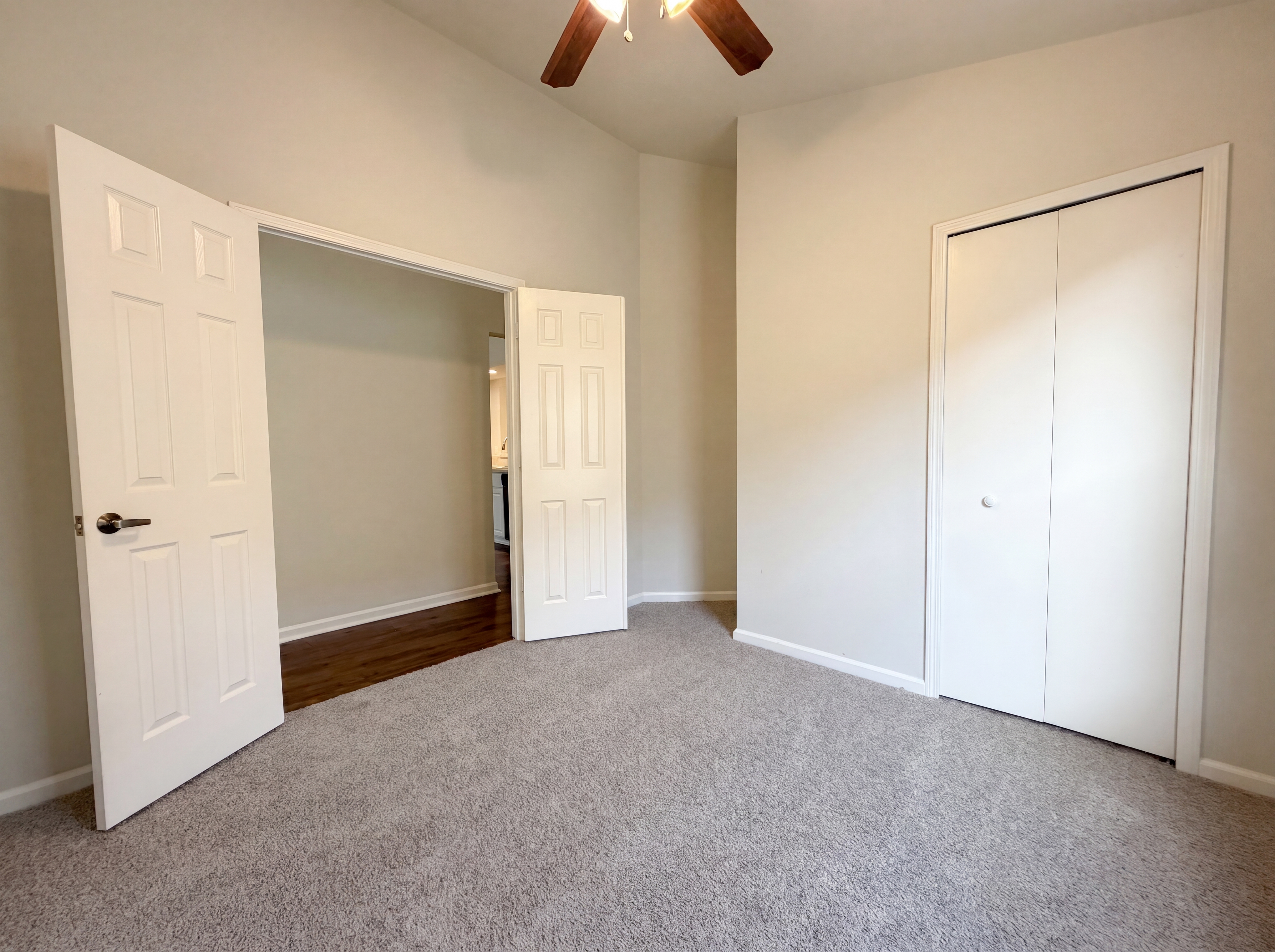 Photo 12 of 23 of 2512 Townsquare Dr, Jacksonville, FL