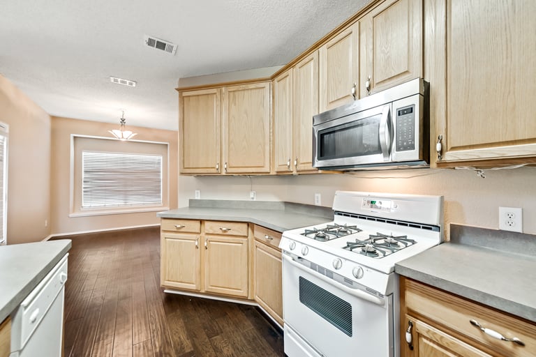 Photo 9 of 27 - 3927 Willow Bend Dr, The Colony, TX 75056