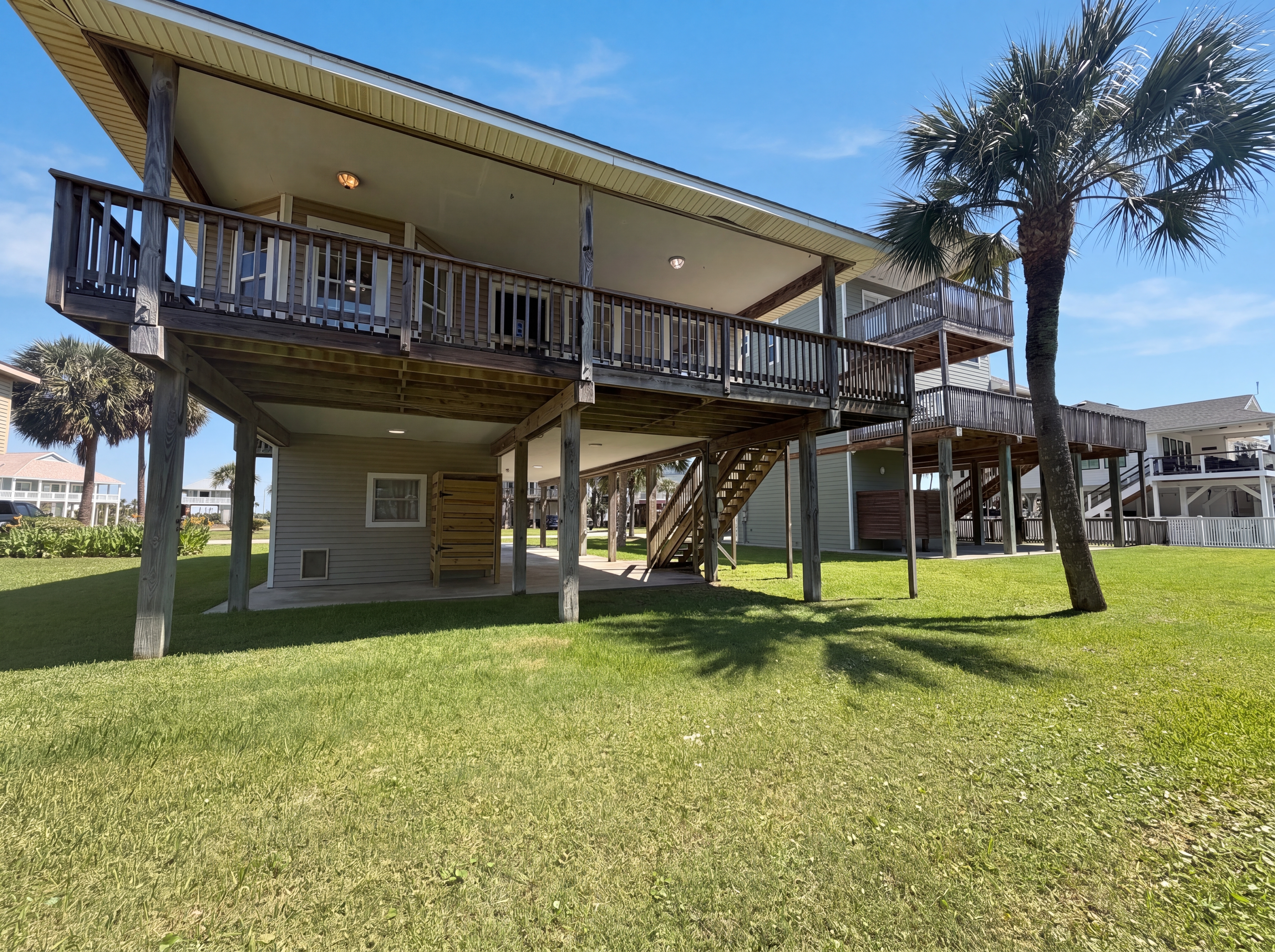 Photo 5 of 13 of 13909 Pirates Beach Blvd, Galveston, TX