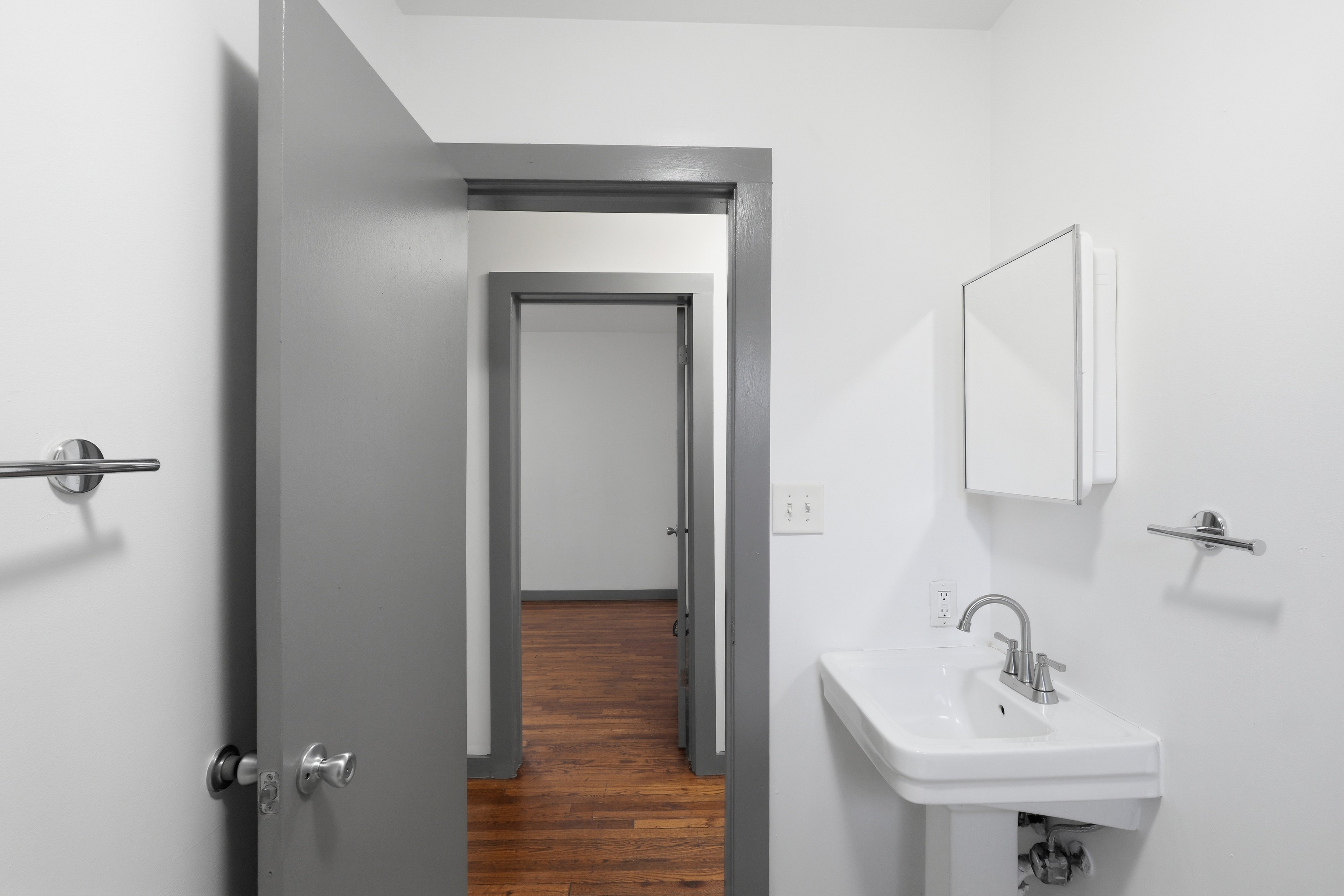 Photo 13 of 17 of 561 Formwalt St SW, Atlanta, GA