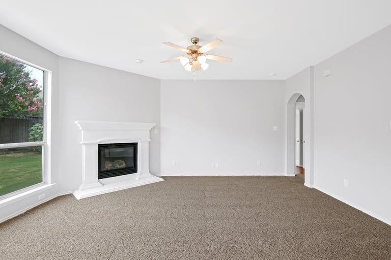 Photo 14 of 30 - 5813 Pearl Oyster Ln, Fort Worth, TX 76179