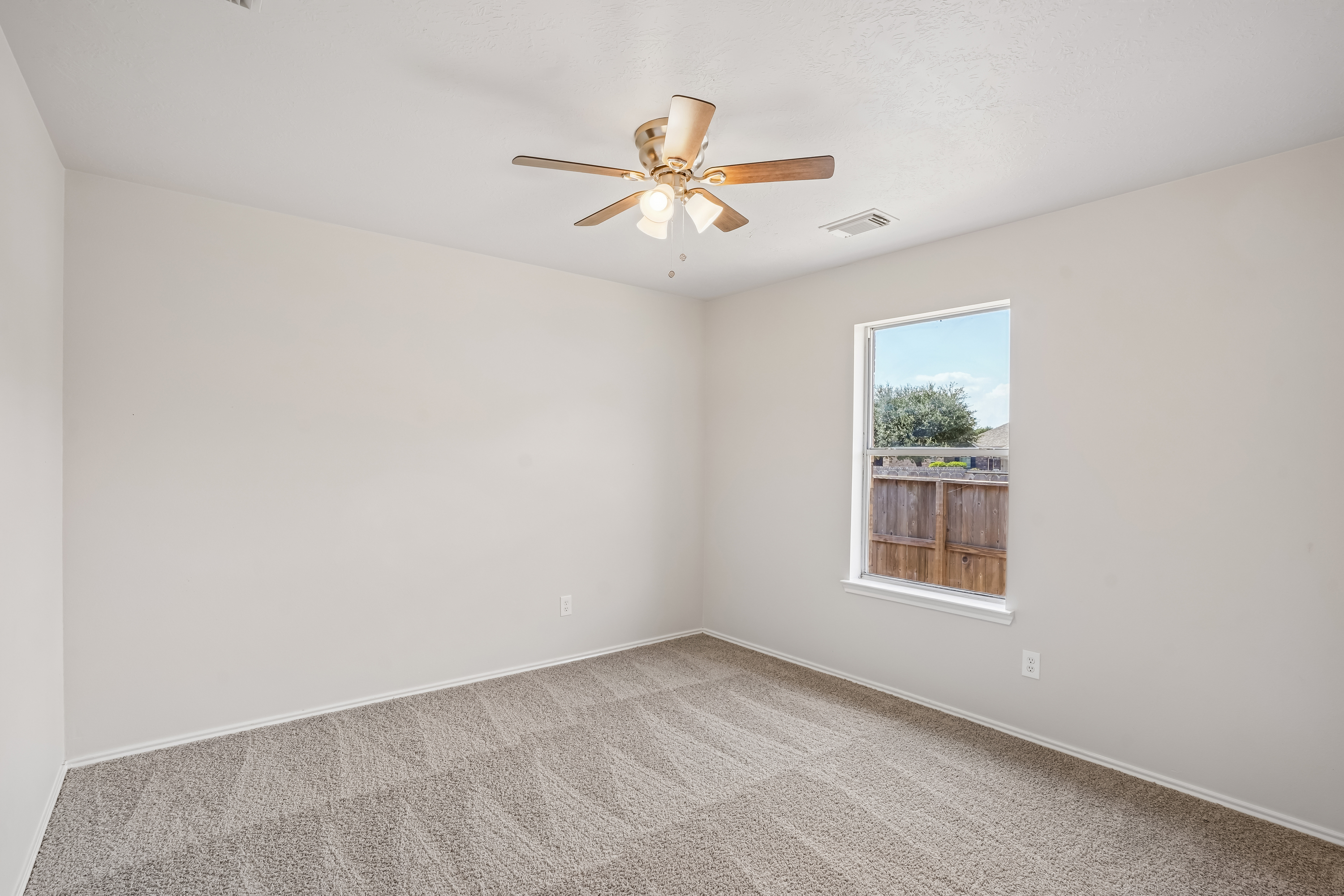 Photo 21 of 37 of 10710 Laurelton Ct, Humble, TX