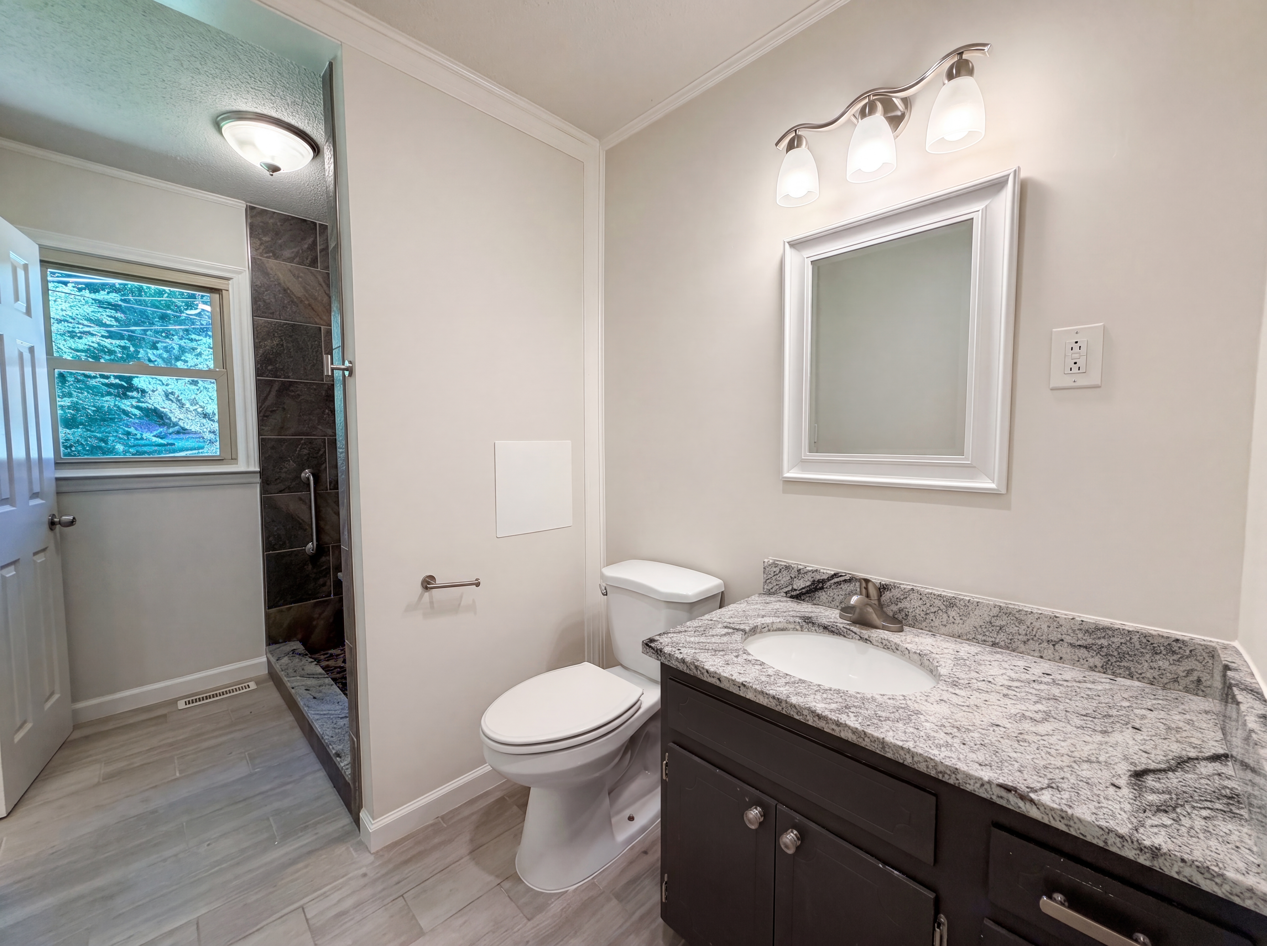 Photo 11 of 16 of 2418 Woodbridge Dr, Gastonia, NC