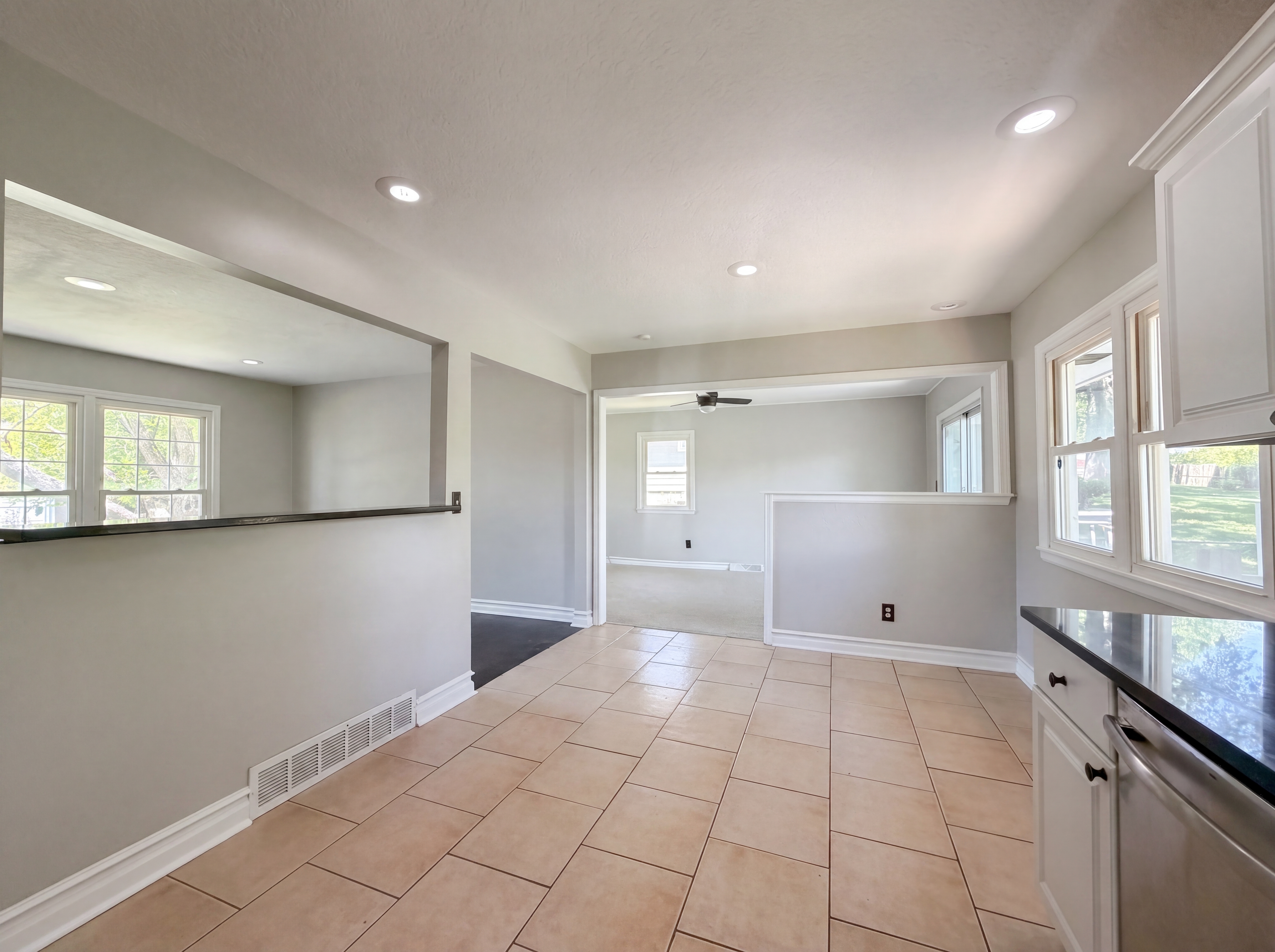 Photo 9 of 21 of 3809 S Drumm Ave, Independence, MO