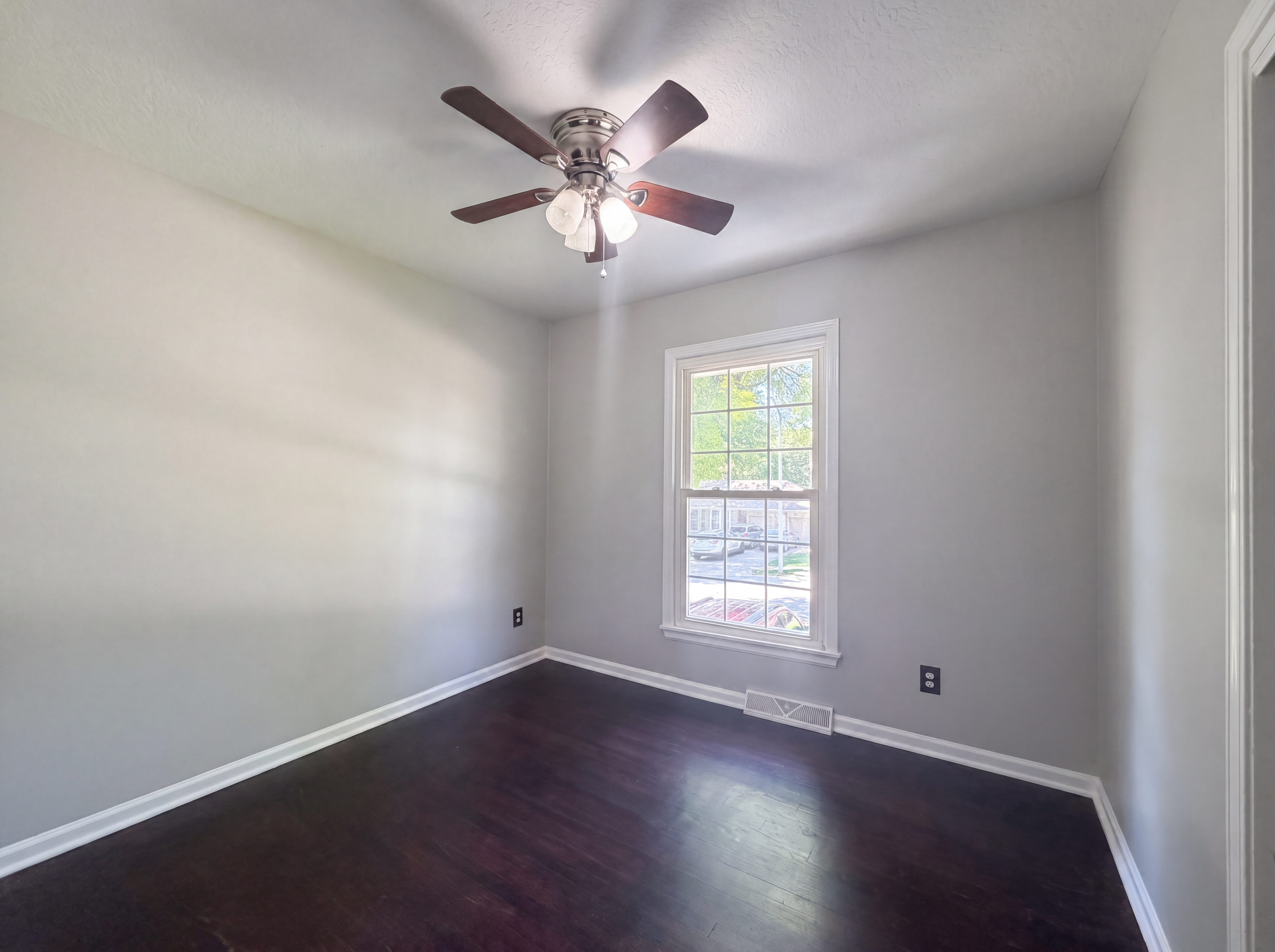 Photo 4 of 21 of 3809 S Drumm Ave, Independence, MO