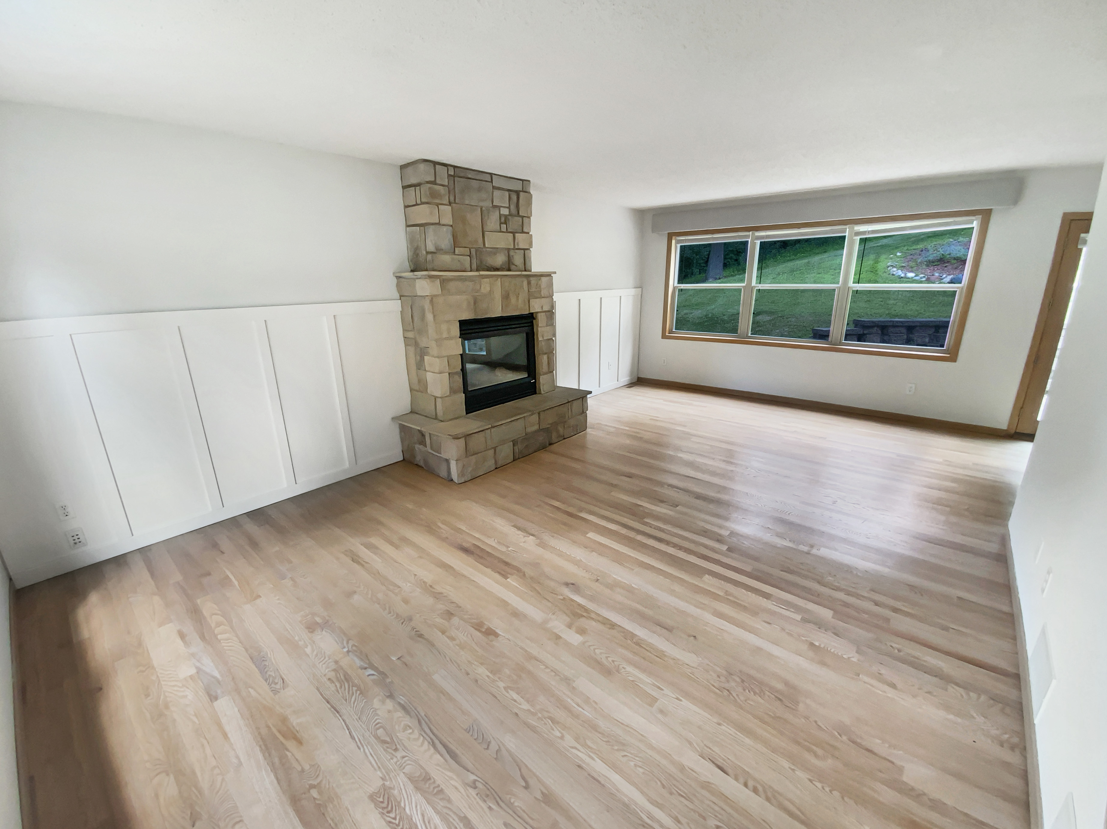 Photo 3 of 23 of 3017 Rainier Ct, Burnsville, MN