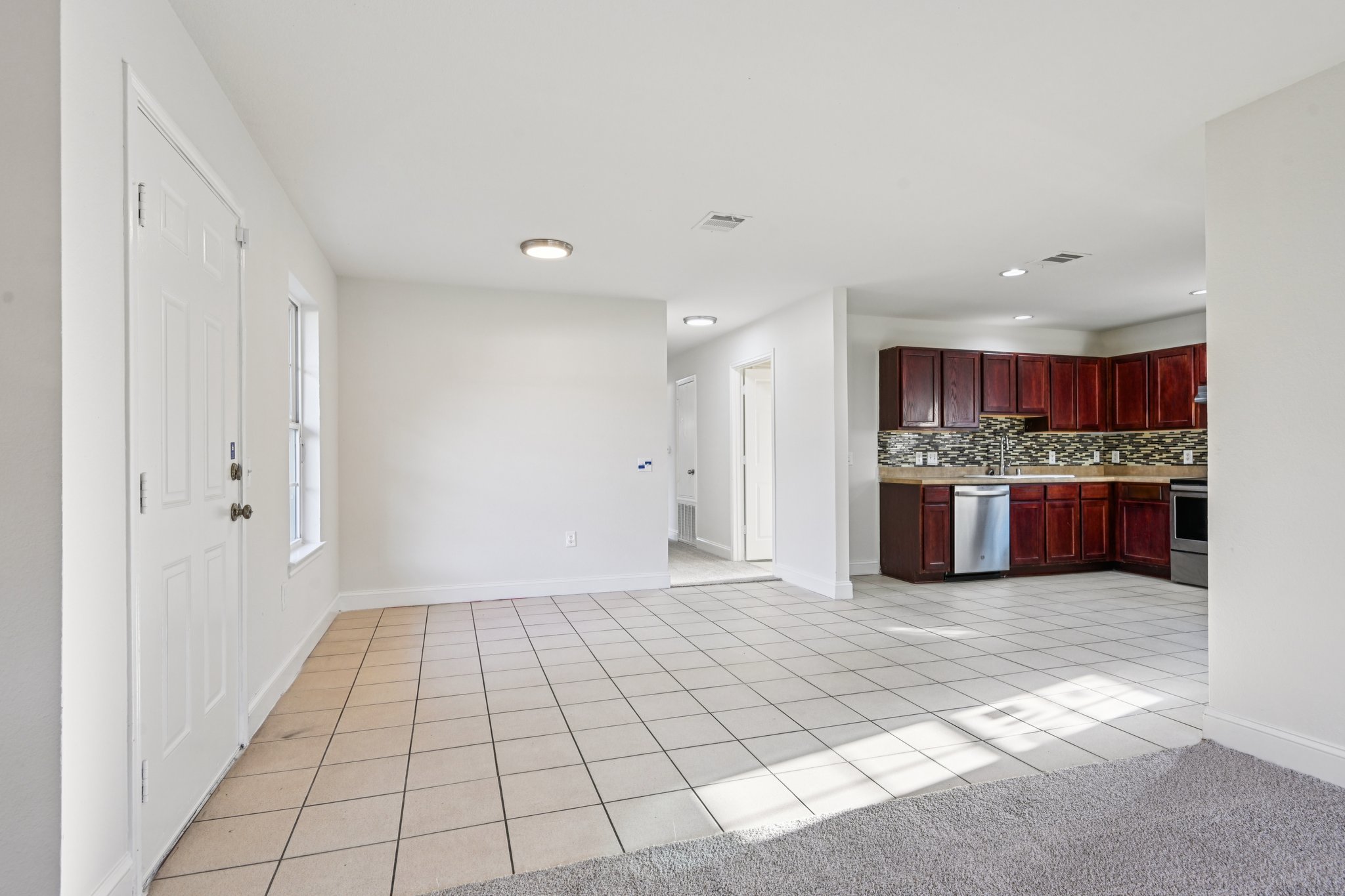 Photo 9 of 38 of 2714 Silkwood St, Dallas, TX