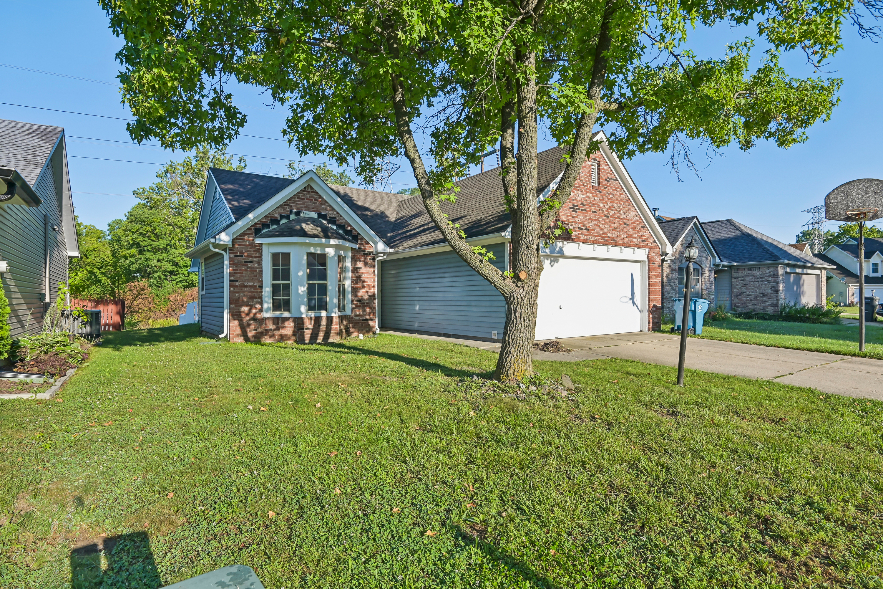 Photo 13 of 39 of 5654 Crown Vetch Pl, Indianapolis, IN