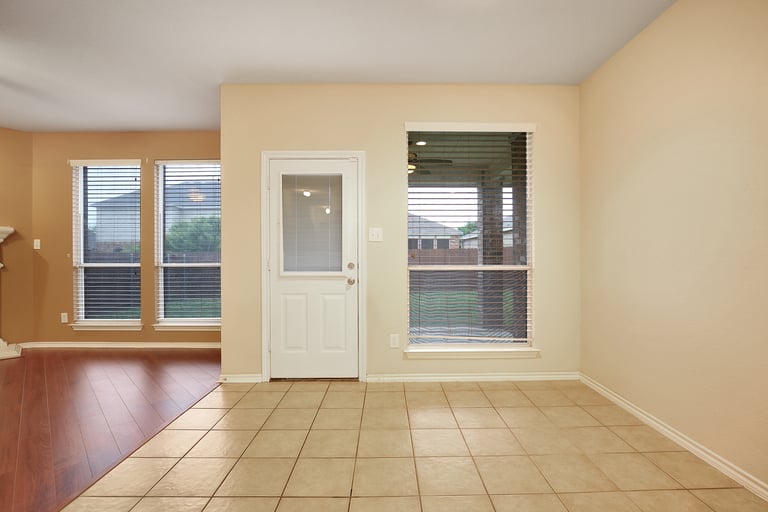 Photo 8 of 26 - 10009 Tulare Ln, Fort Worth, TX 76177