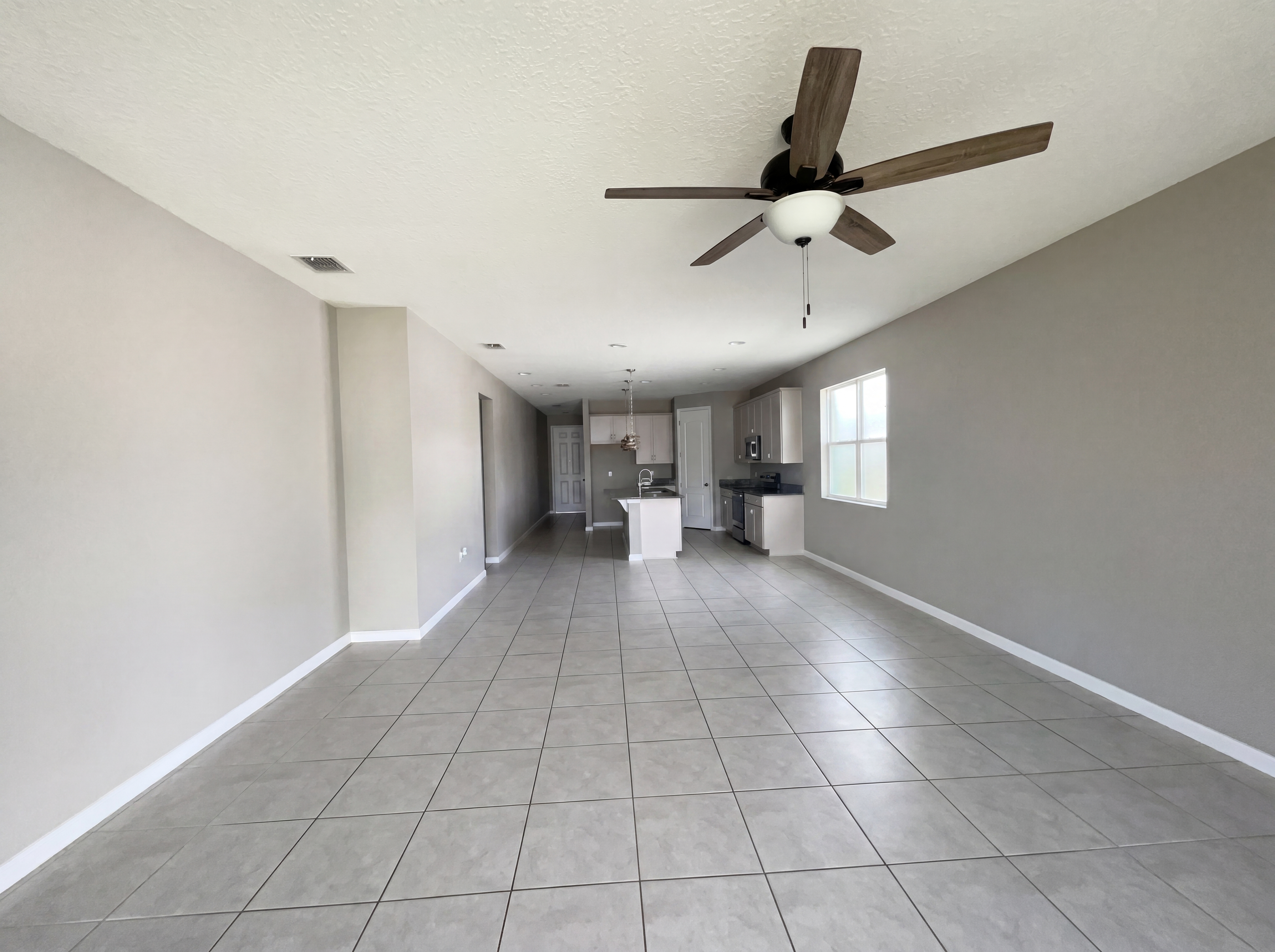 Photo 23 of 29 of 2526 W End Dr, Saint Cloud, FL