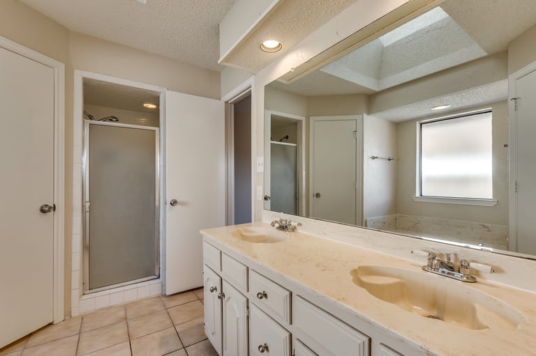 Photo 22 of 36 - 2218 Carmel Dr, Carrollton, TX 75006