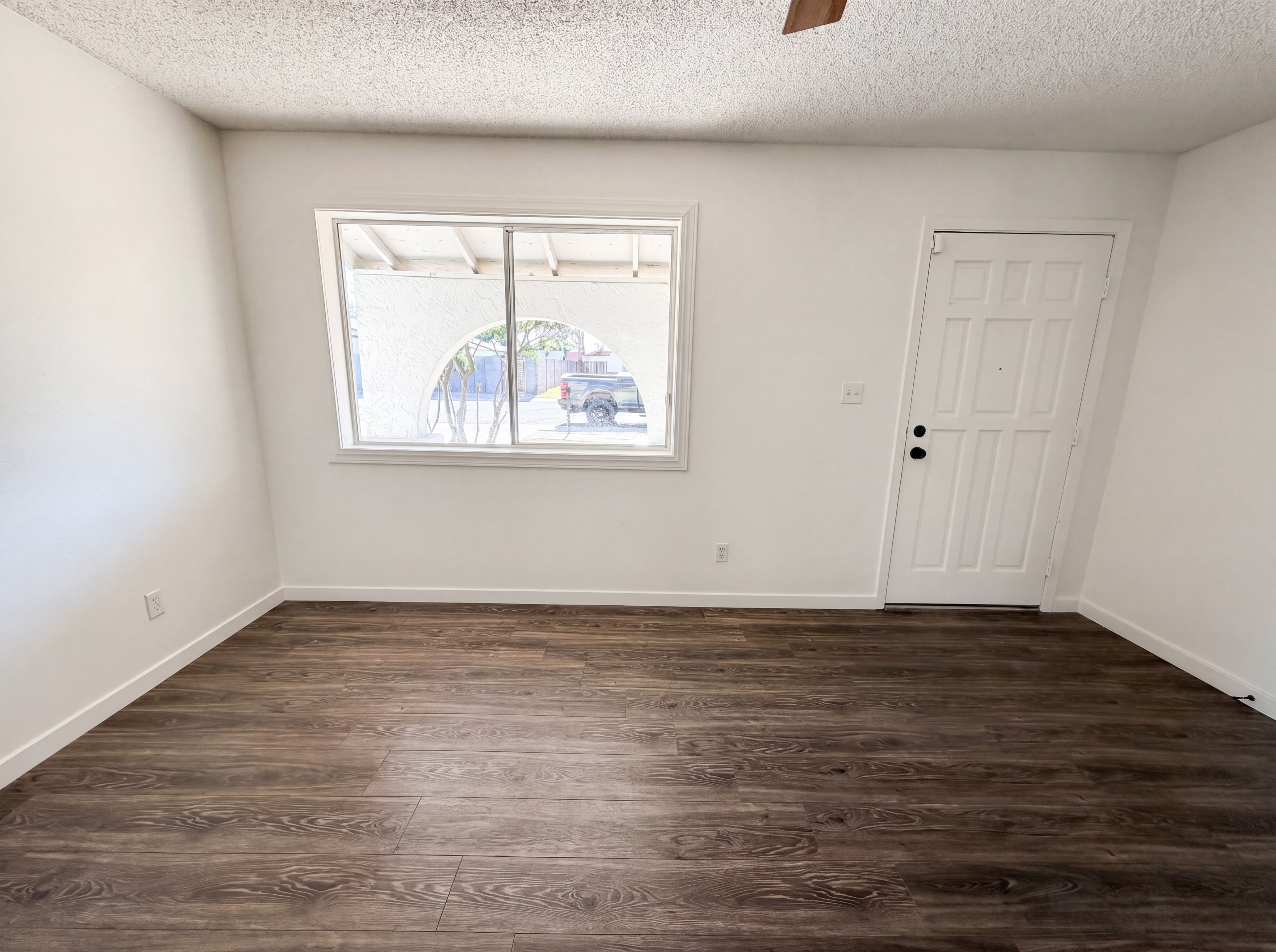 Photo 6 of 21 of 12028 N 41st Dr, Phoenix, AZ