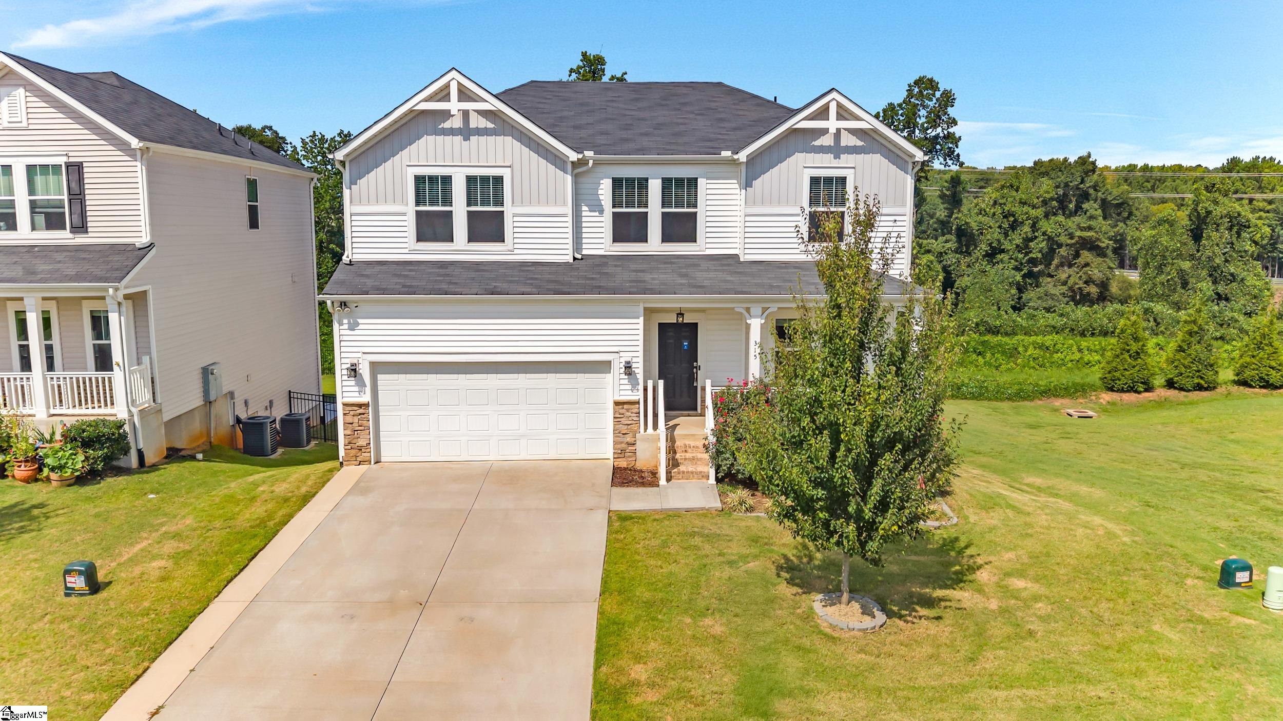 Photo 3 of 53 of 315 Pewter Cir, Simpsonville, SC