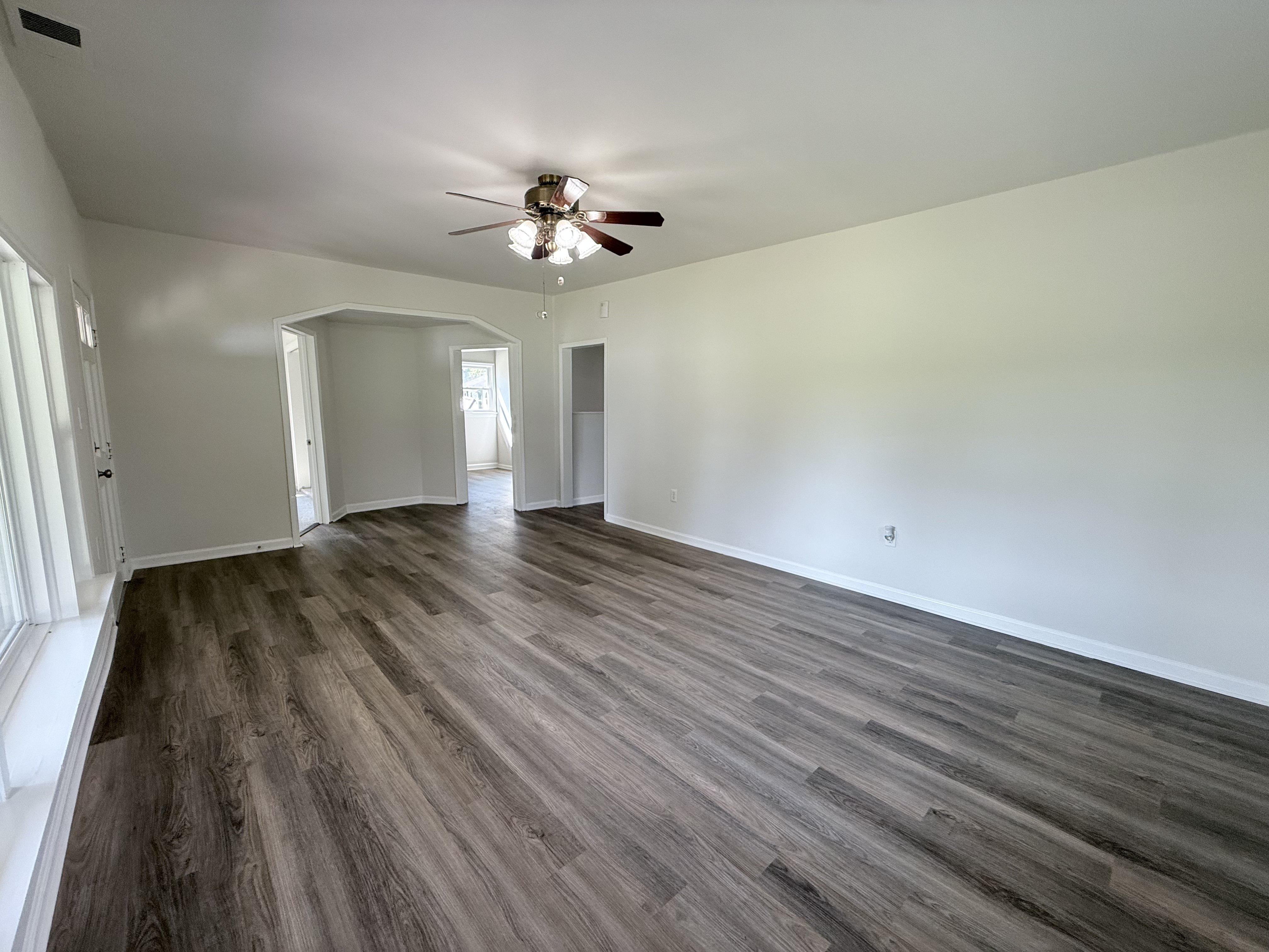Photo 3 of 13 of 2545 W Mount Vernon Rd, Bethpage, TN