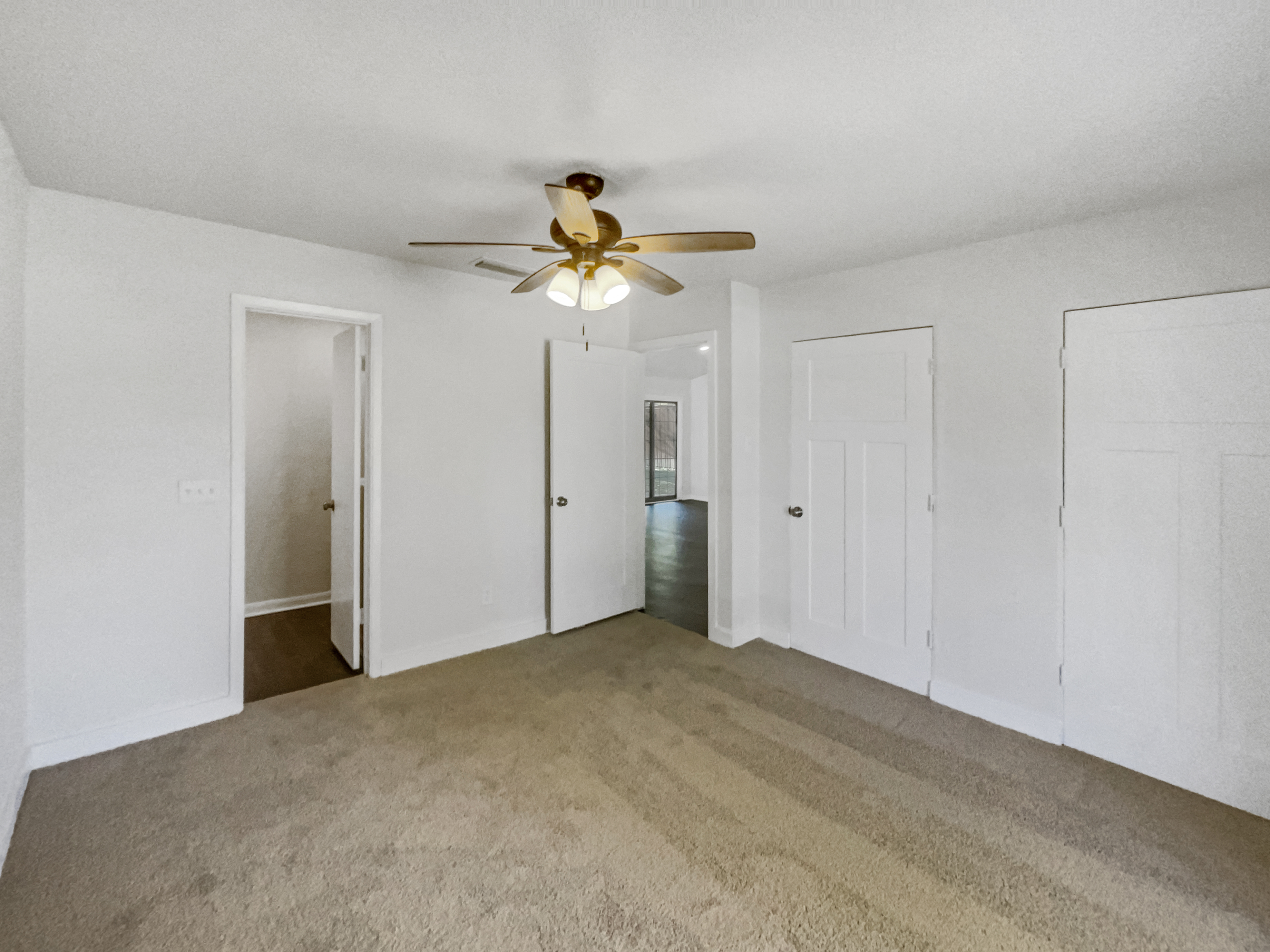 Photo 14 of 25 of 1426 Whiteoak Dr, Garland, TX