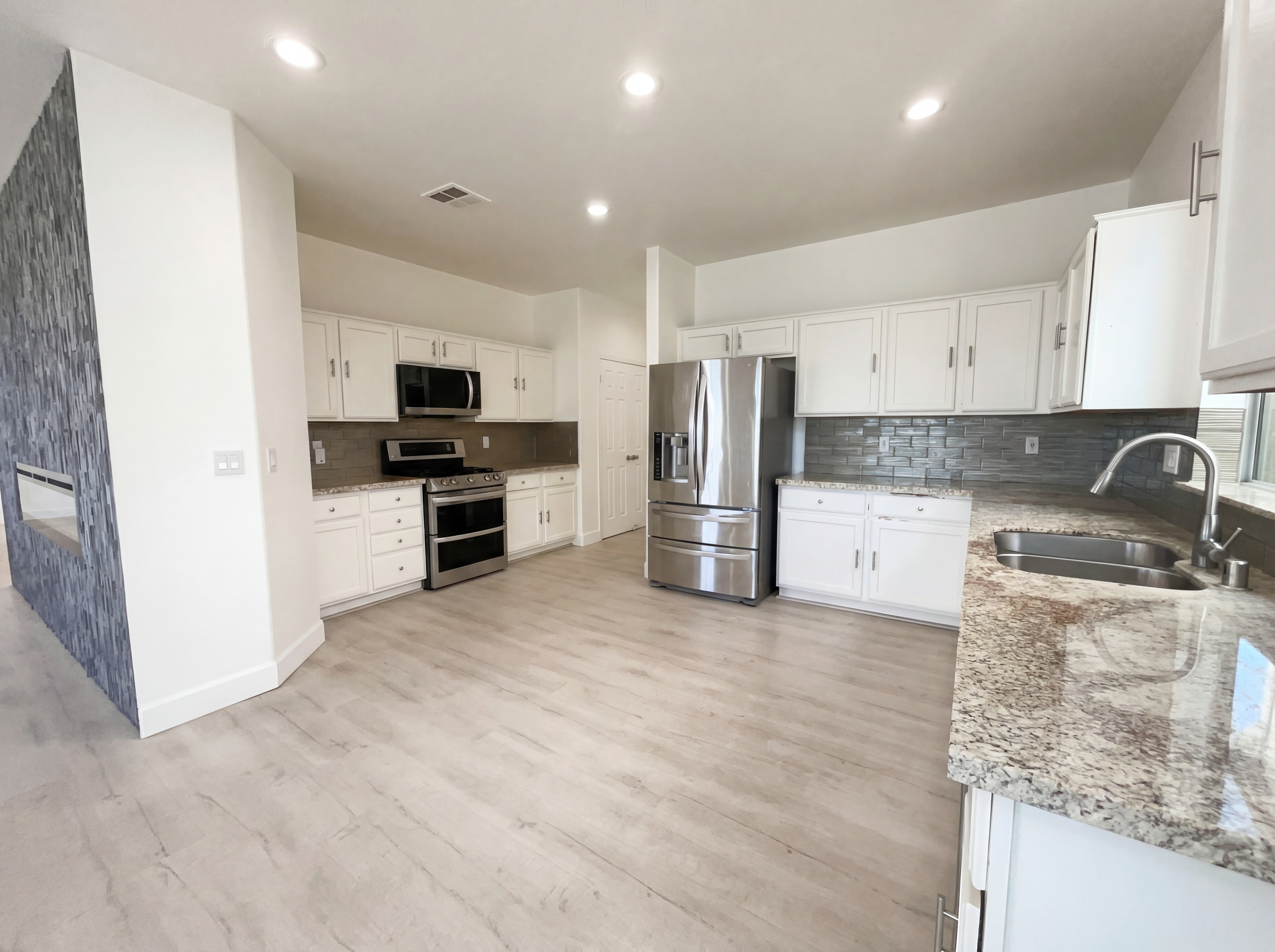 Photo 18 of 64 of 2724 Bertolani Cir, Elk Grove, CA