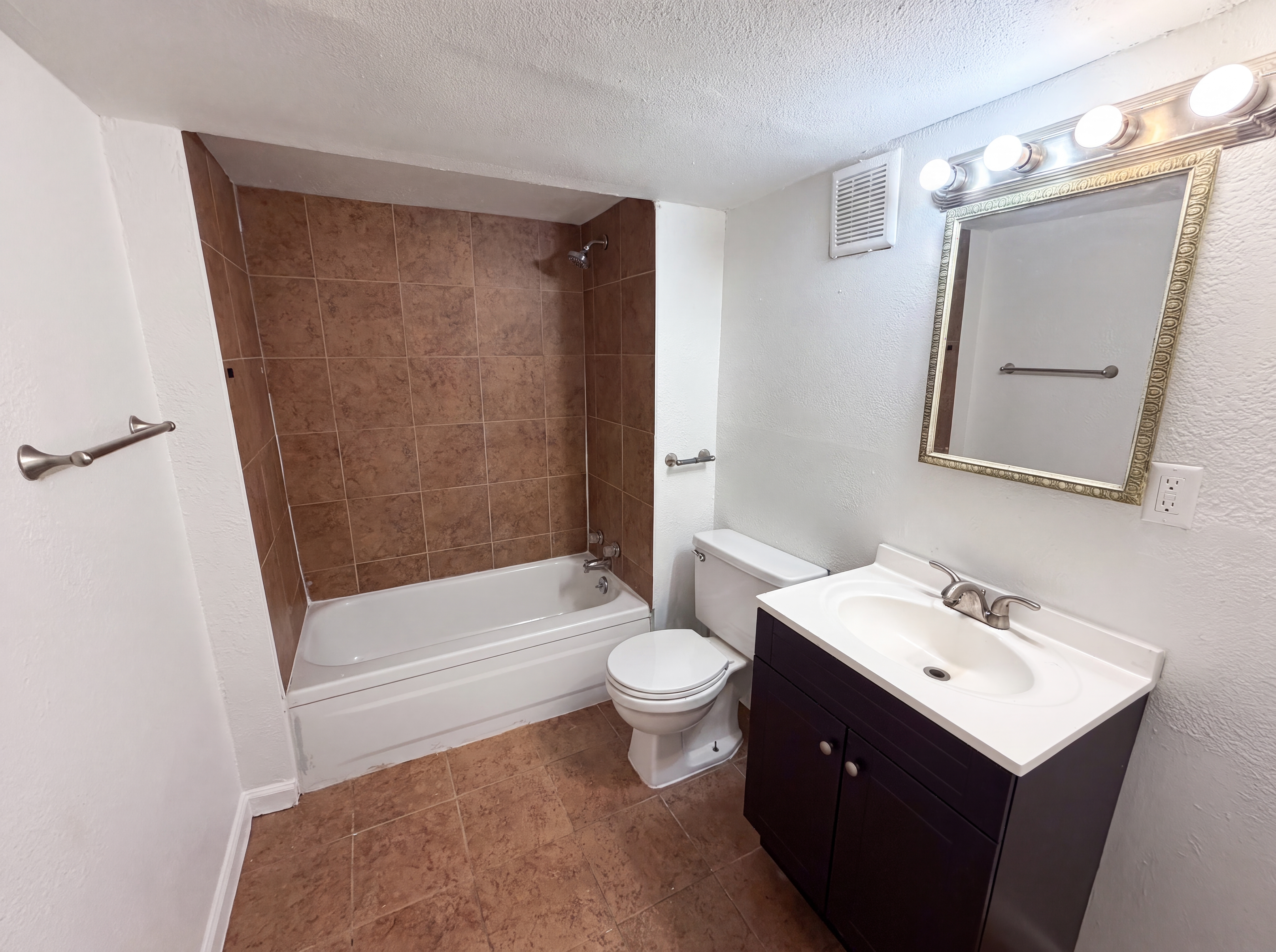 Photo 15 of 23 of 9190 Cypress Dr, Thornton, CO
