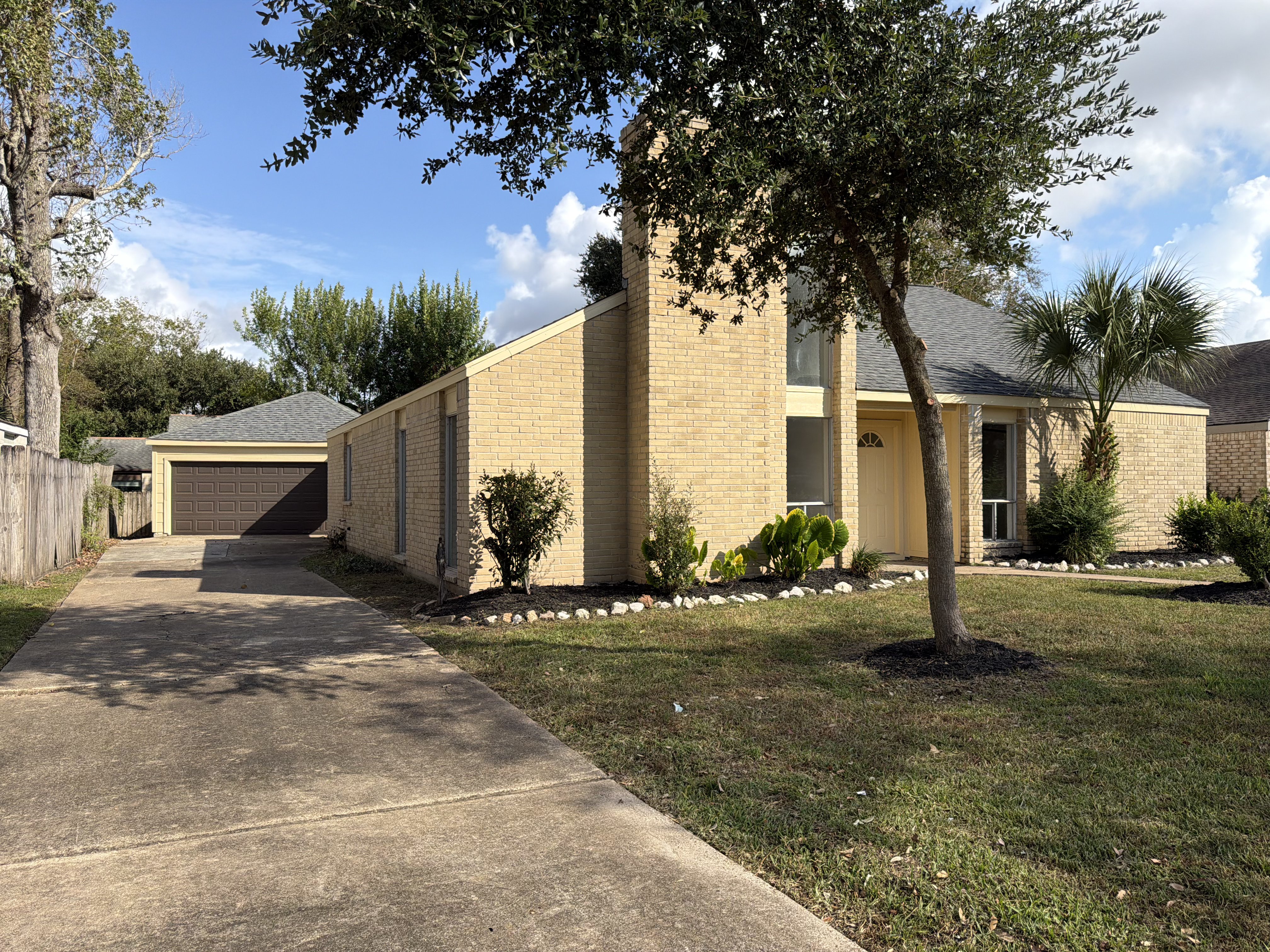 Photo 16 of 17 of 15803 Dunmoor Dr, Houston, TX