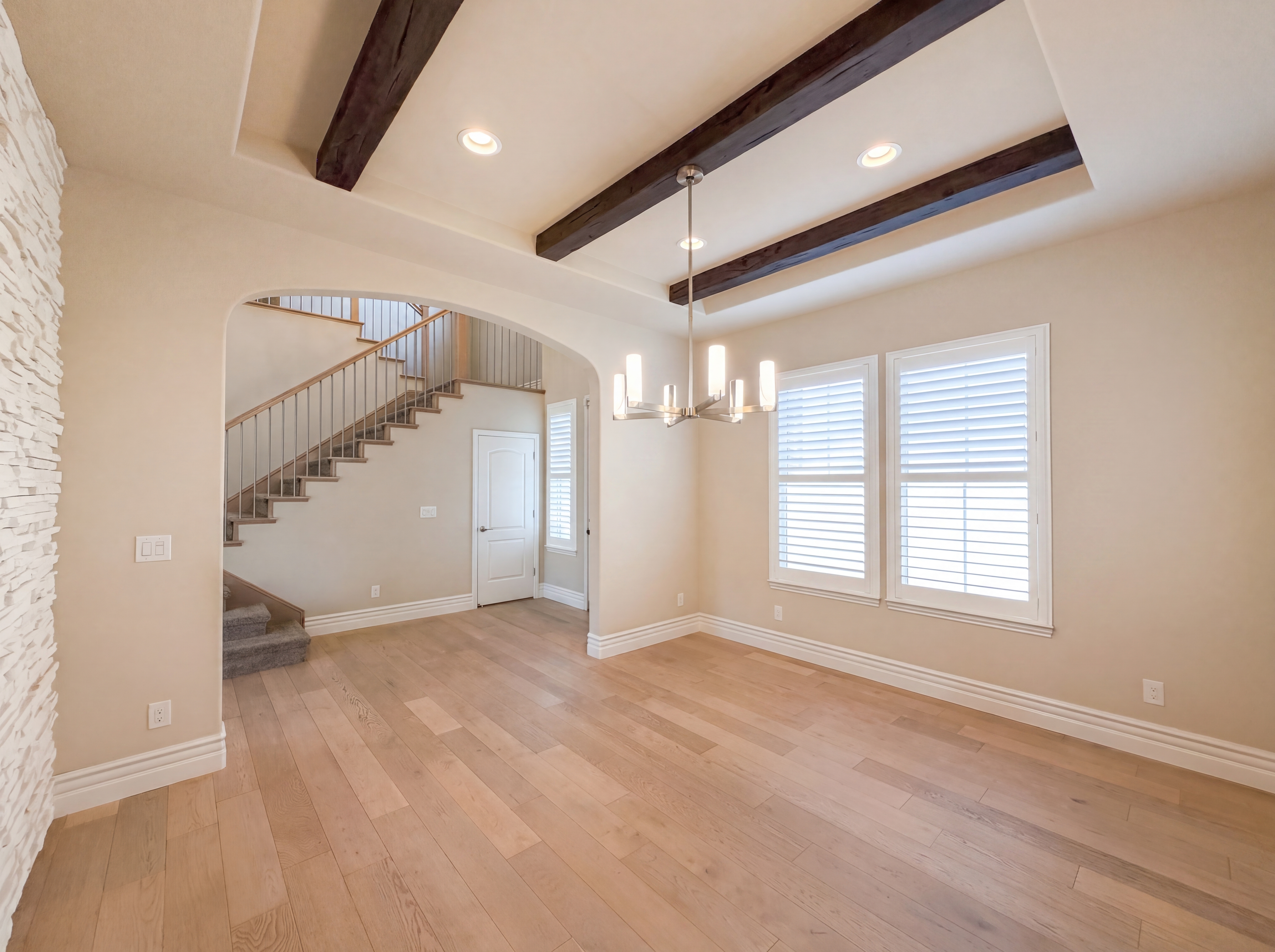 Photo 10 of 36 of 5601 Lakepointe Dr, Rocklin, CA