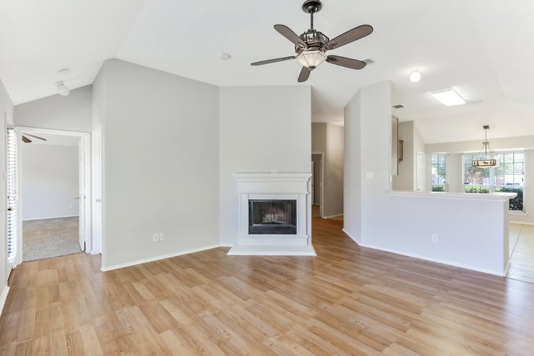 Photo 8 of 25 - 305 Millford Rd, Roanoke, TX 76262