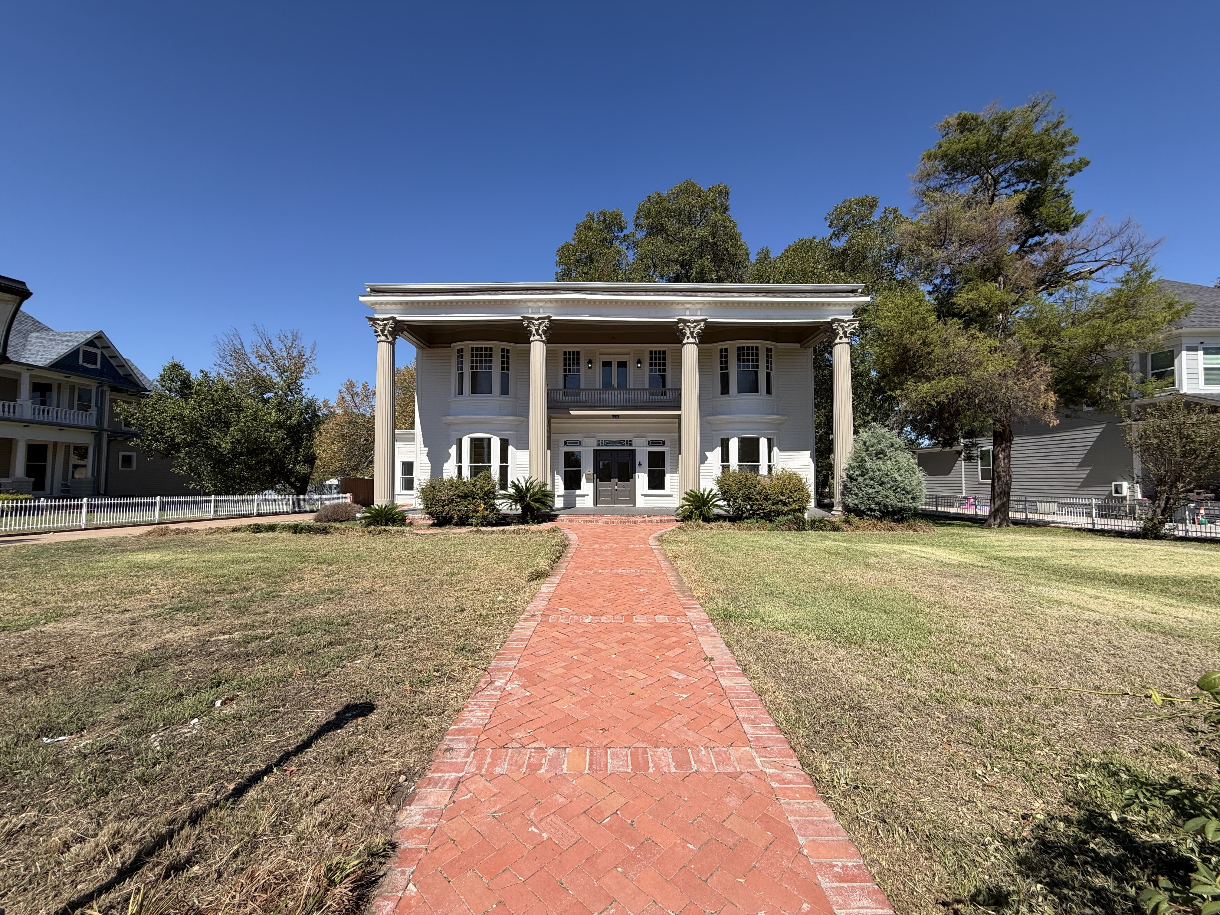 Photo 34 of 39 of 1012 W 3rd Ave, Corsicana, TX