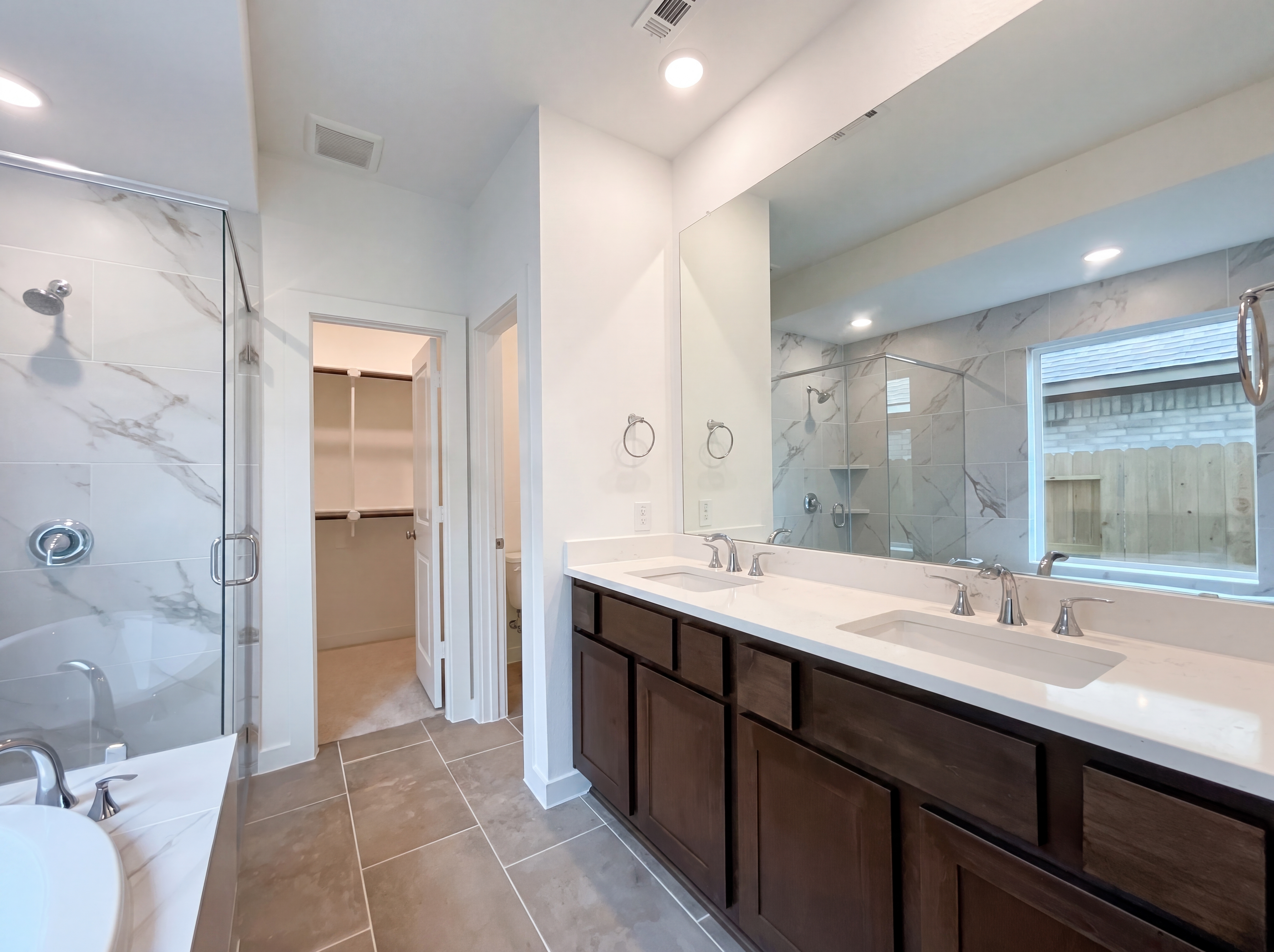 Photo 6 of 19 of 118 Neches Nook Ct, Conroe, TX